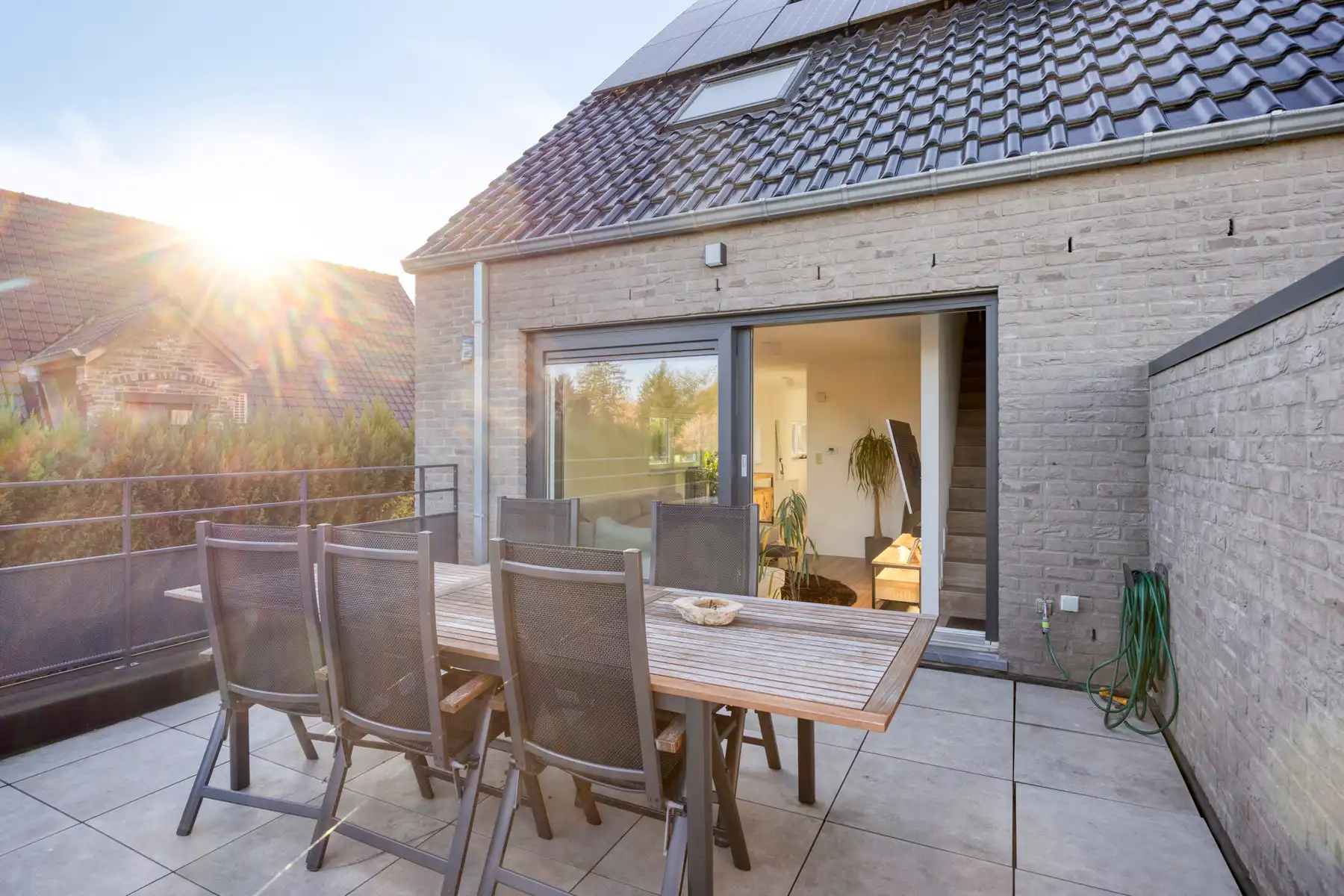 PRACHTIG AFGEWERKT EN ENERGIEZUINIG DUPLEX-APPARTEMENT (123 M2 WOONOPPERVLAKTE) (BRON: EPB) MET 2 SLAAPKAMERS, RUIM &nbsp;EN ZONOVERGOTEN TERRAS, EN AUTOSTANDPLAATS EN TUINBERGING TE NEERHAREN!&nbsp; foto 14
