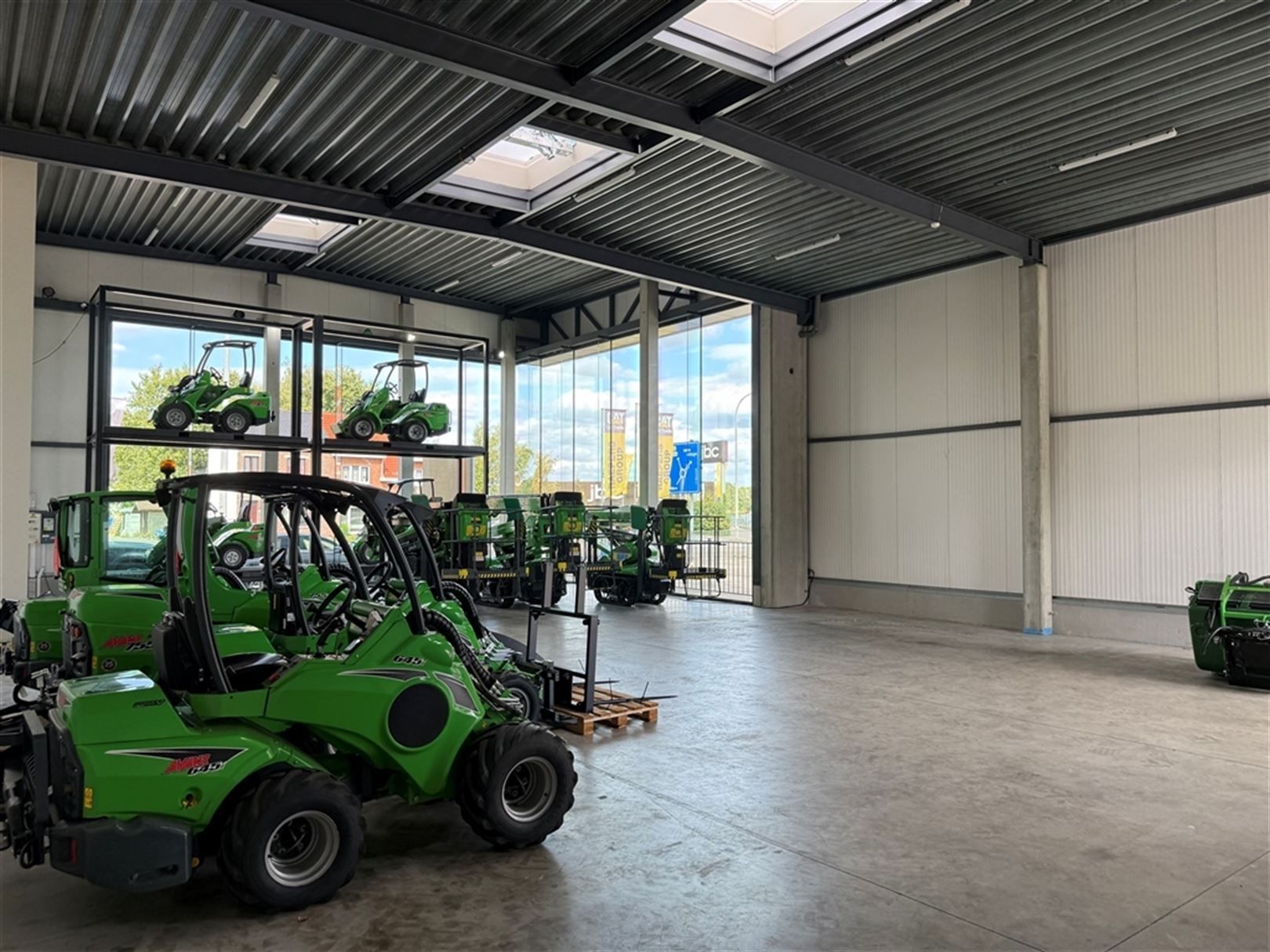 Industriële site met B2B-showroom te koop op zichtlocatie foto 8