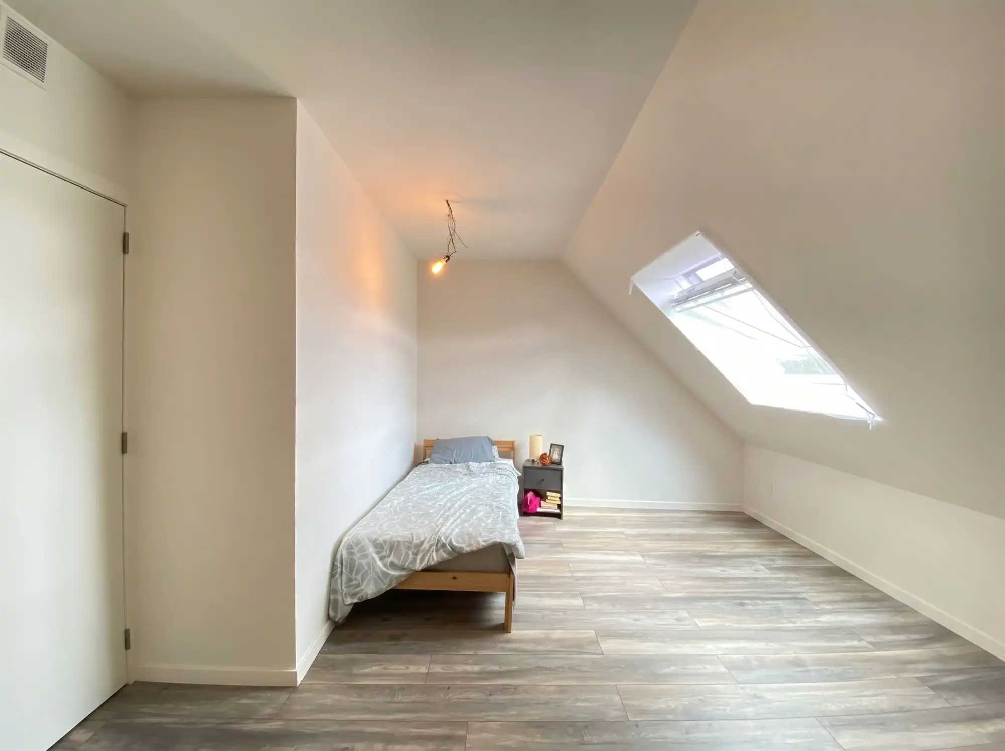 Duplex-appartement met 2 slaapkamers en autostaanplaats, centraal gelegen te Evergem foto 16