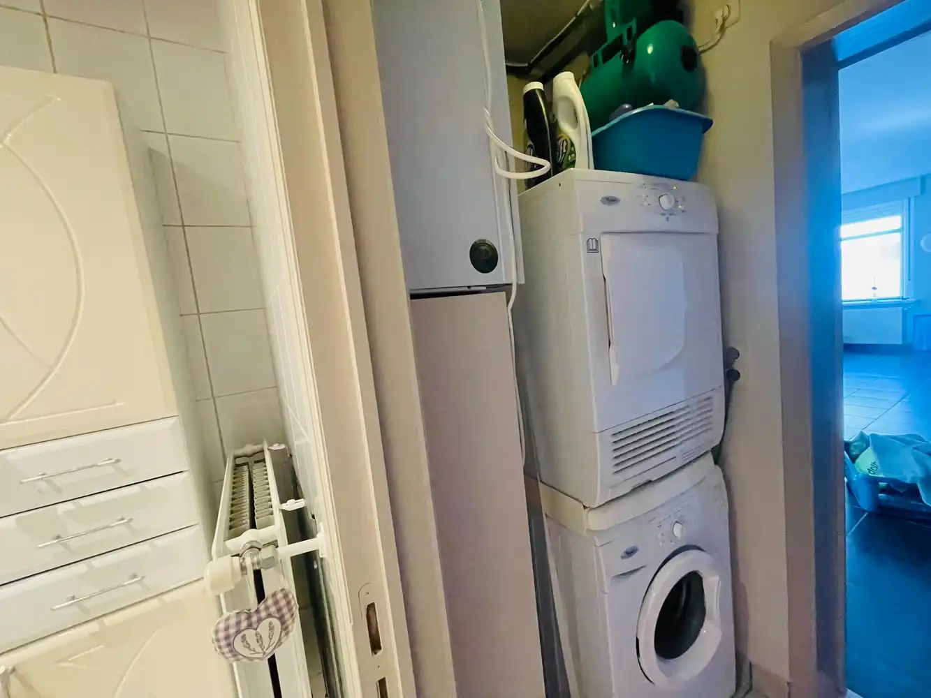 Assebroek, RUIME LICHTRIJKE INSTAPKLARE WONING met GROTE TUIN met  UITWEG+ OPRIT , mogelijkheid garage te bouwen,3 SLAAPKAMERS, Badkamer en douchekamer. foto 9