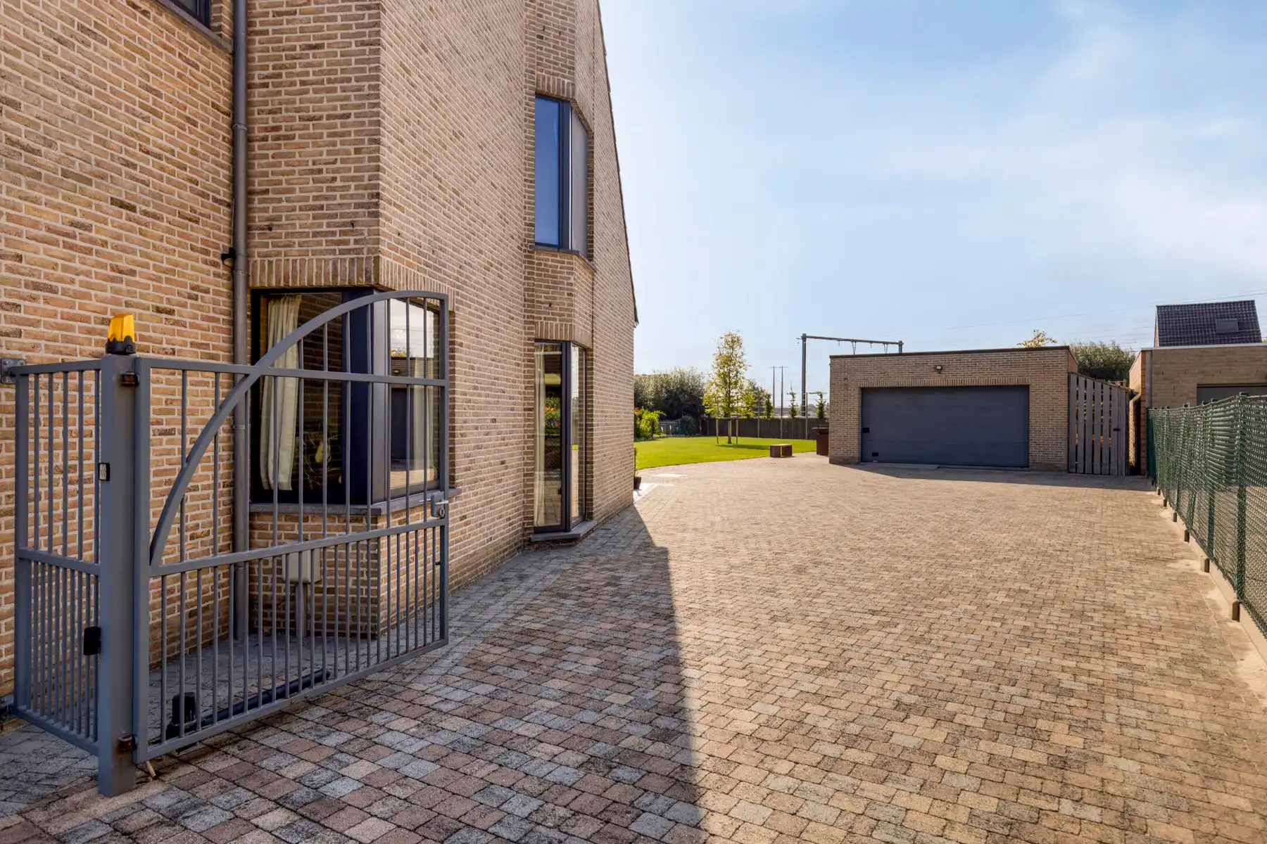 Instapklare woning met 3 slpk en ruime garage op toplocatie foto 24