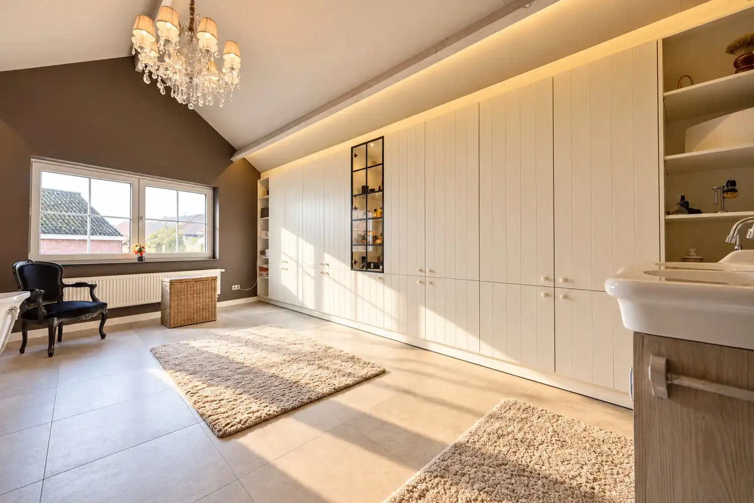 Royale, karaktervolle woning met 5 slaapkamers en 4 badkamers aan de grens met Maastricht foto 11