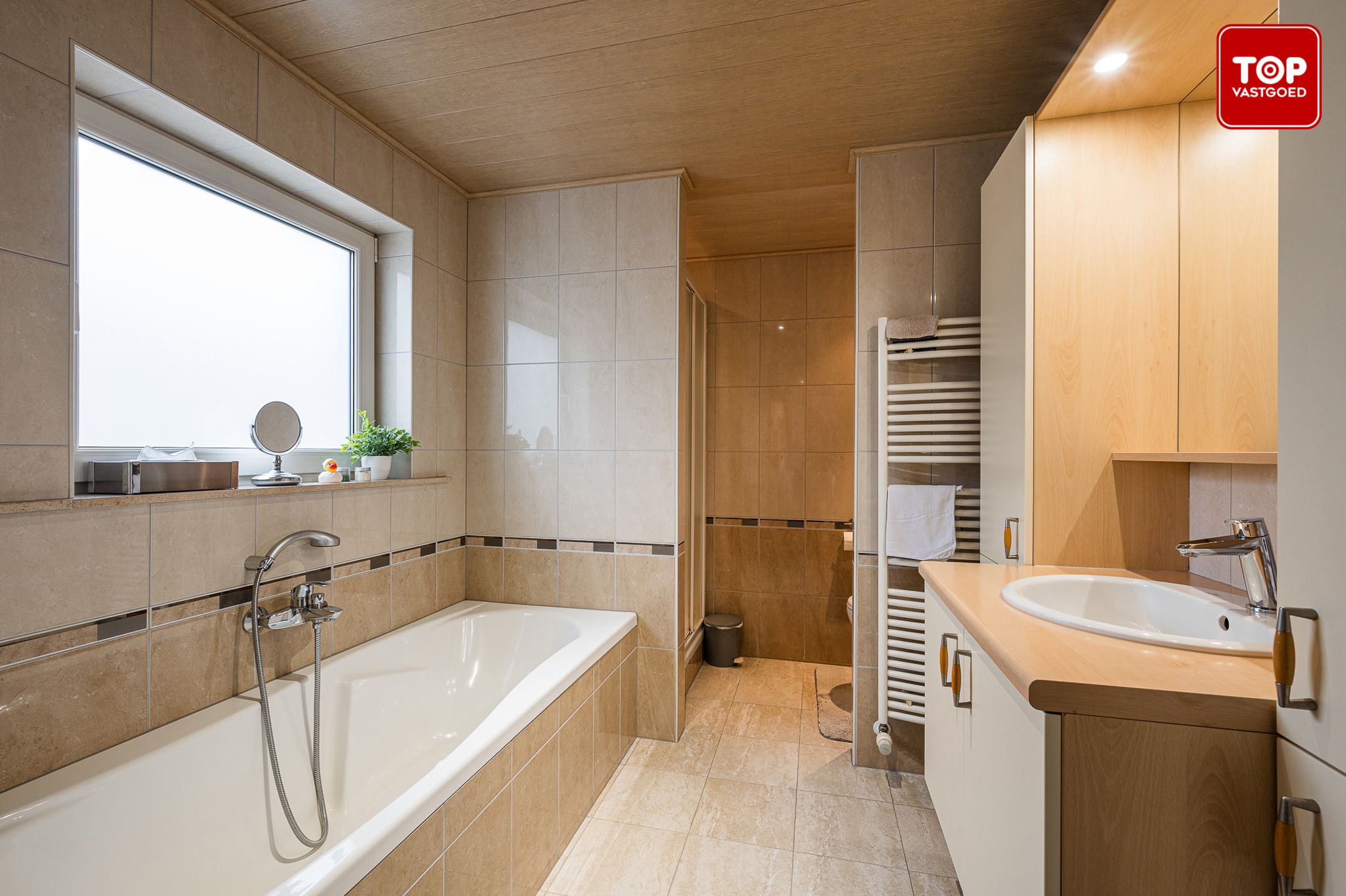 Instapklare woning met 4 slaapkamers en prachtige tuin foto 18