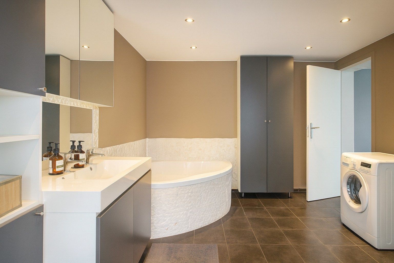 Unieke eigendom met woning, duplexappartement, magazijn en tuin op 508 m² gelegen te Burcht (Zwijndrecht)! foto 5