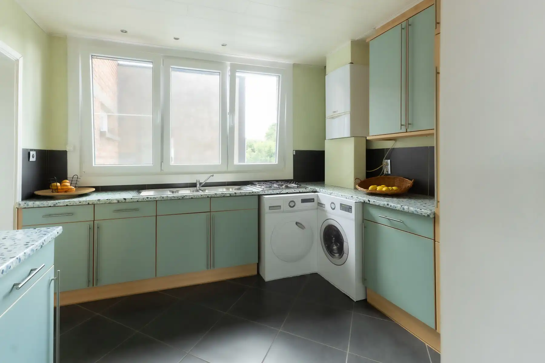 Appartement te koop in Merksem – 2 slaapkamers – lage kosten foto 4