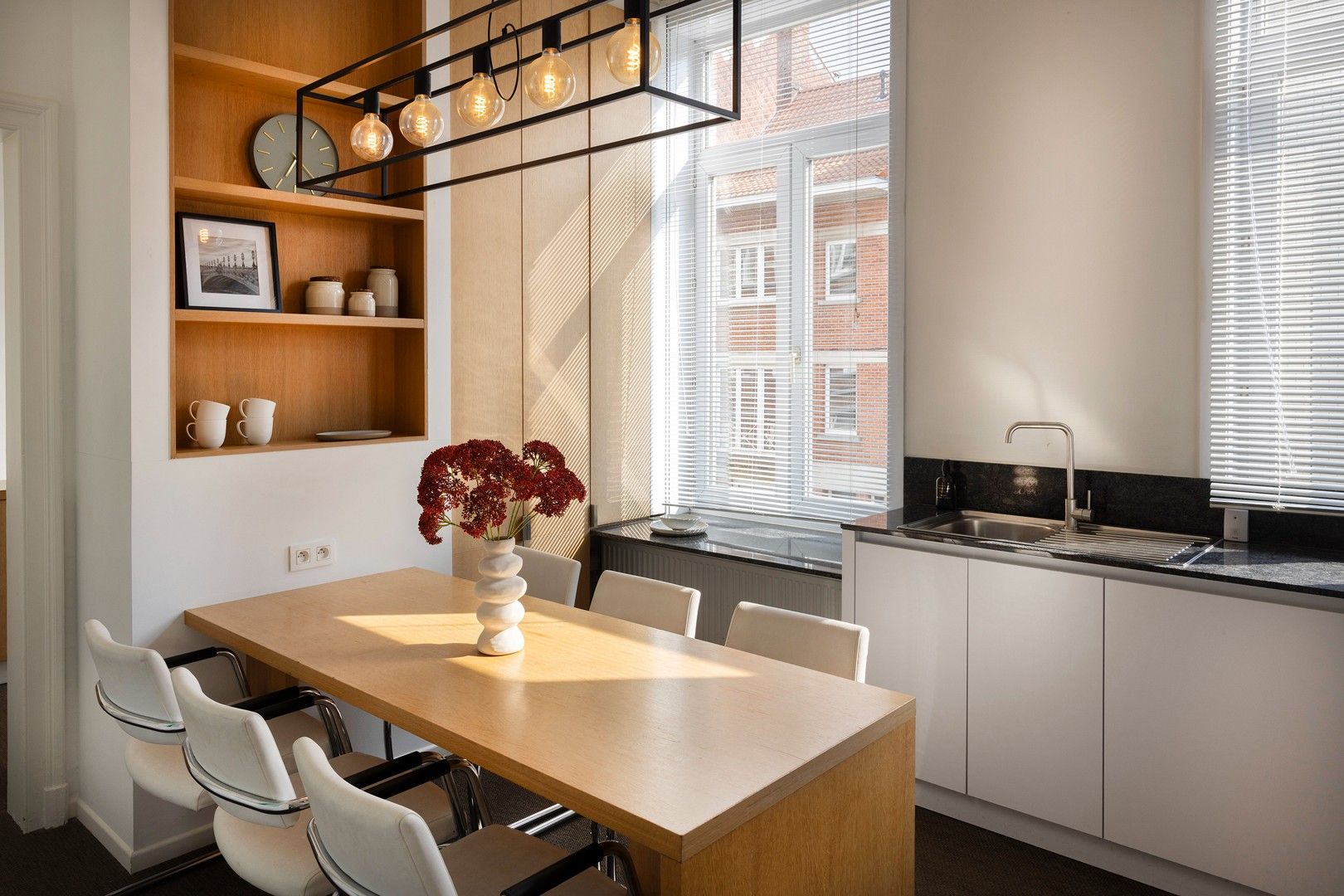 Winkel- of kantoorruimte met bovenliggend appartement. foto 10