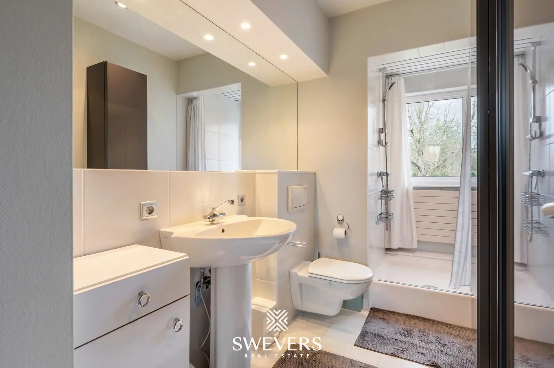 Instapklare gezinswoning op 11are 30ca in centrum Beringen foto 23