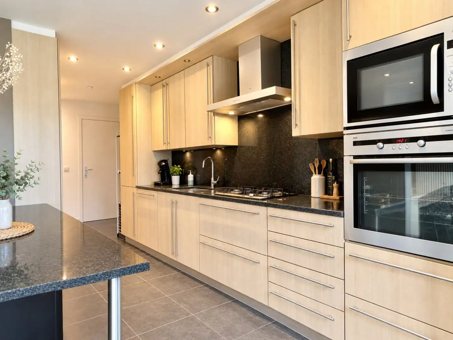 Instapklare woning met 2 slaapkamers, tuin en garage te huur in rustige woonwijk te Hulste! foto 10