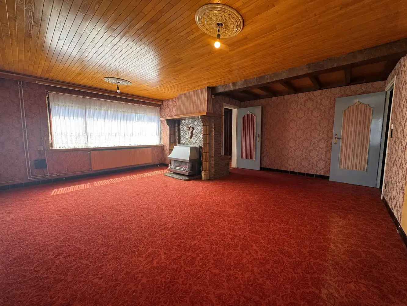 Gezinswoning met 3 slaapkamers, garage en tuin op 428 m² foto 3