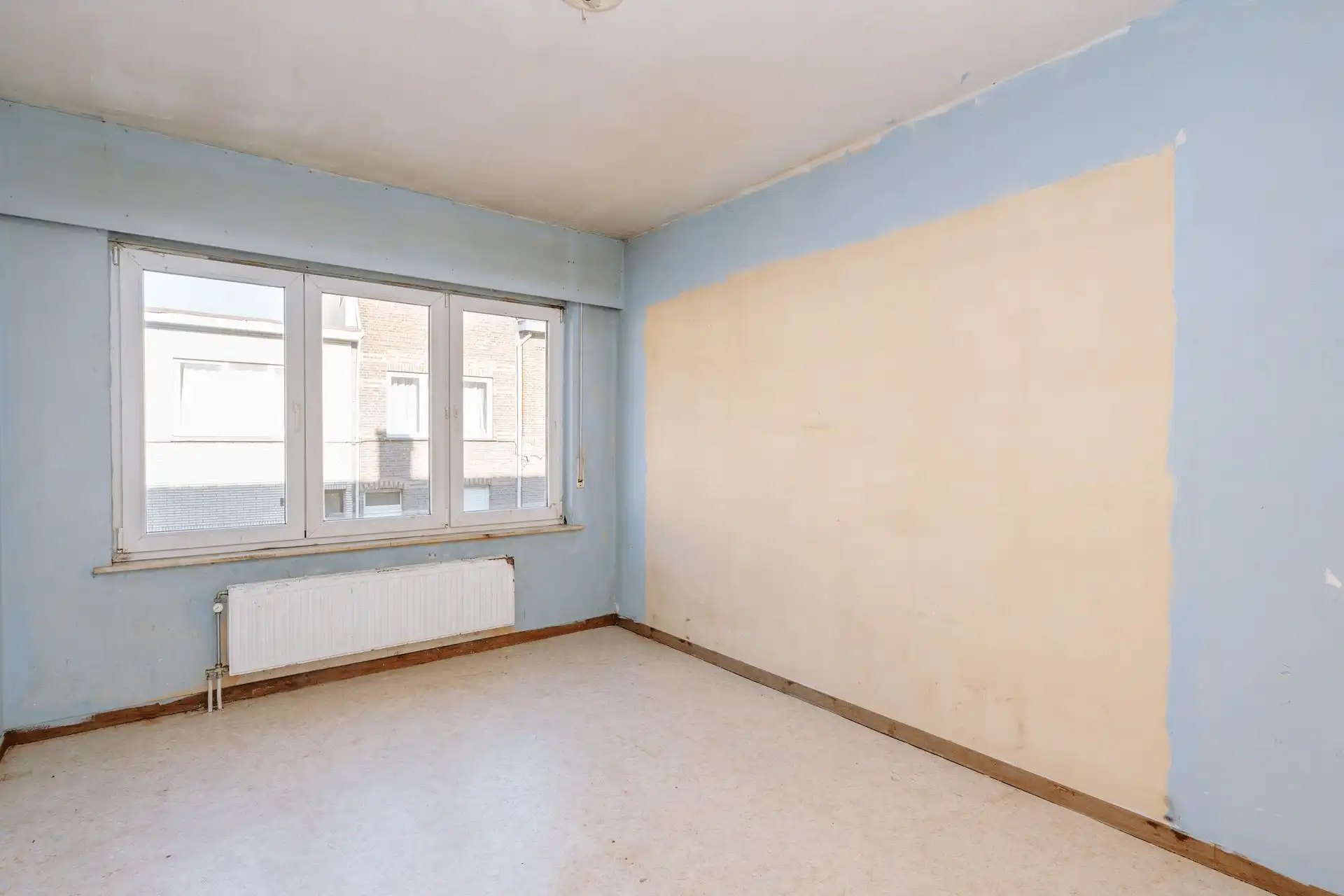 Te renoveren gezinswoning met zonnige tuin! foto 4