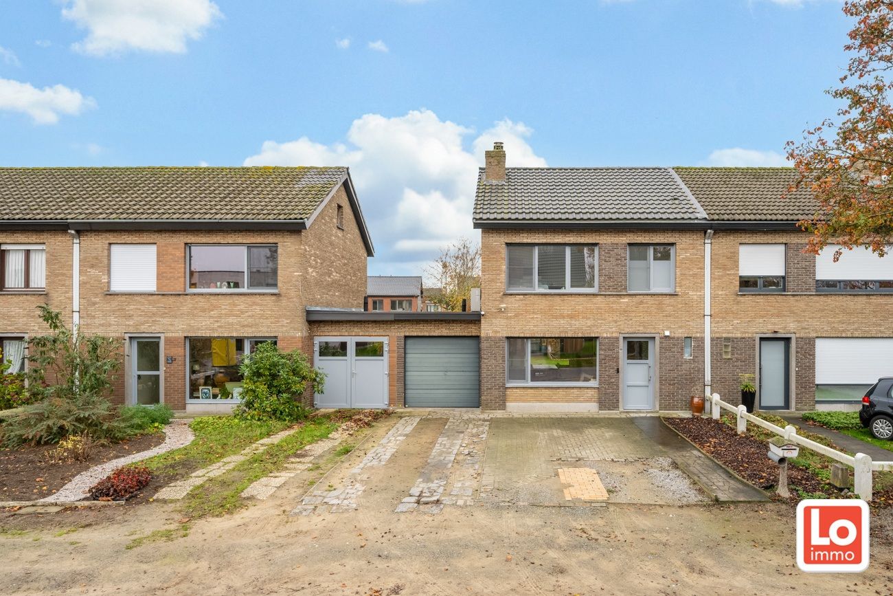 Instapklare gesloten bebouwing met garage op een rustige en goede locatie in wijk ‘Lobos’ nabij het centrum van Lochristi! foto 2