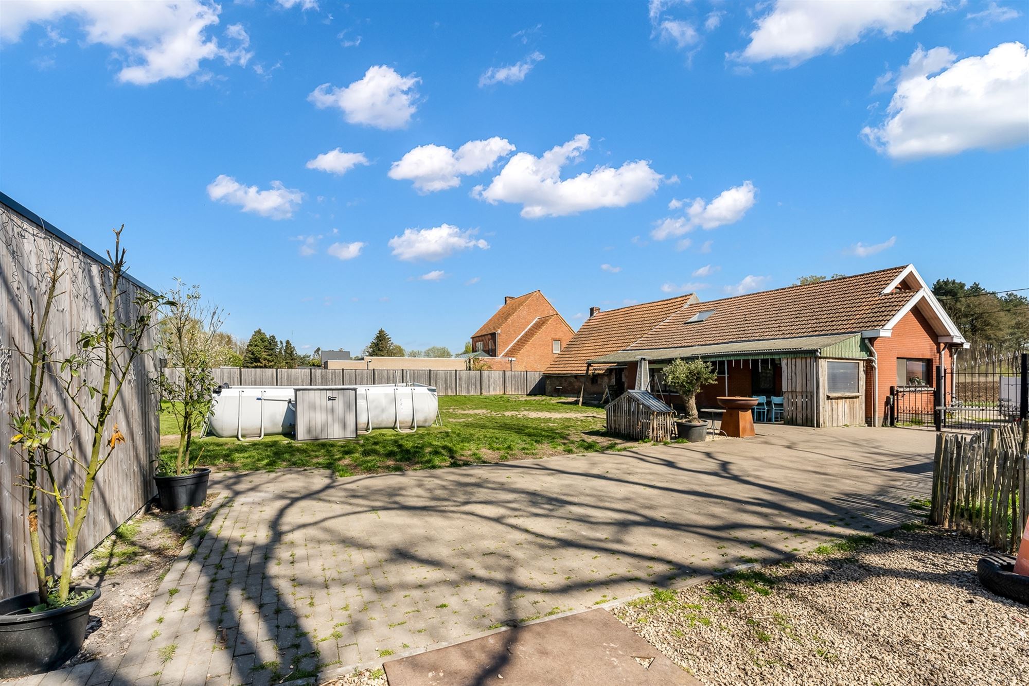 FANTASTISCH GELEGEN, DEELS GERENOVEERDEWONING OP 1817M2! foto 34