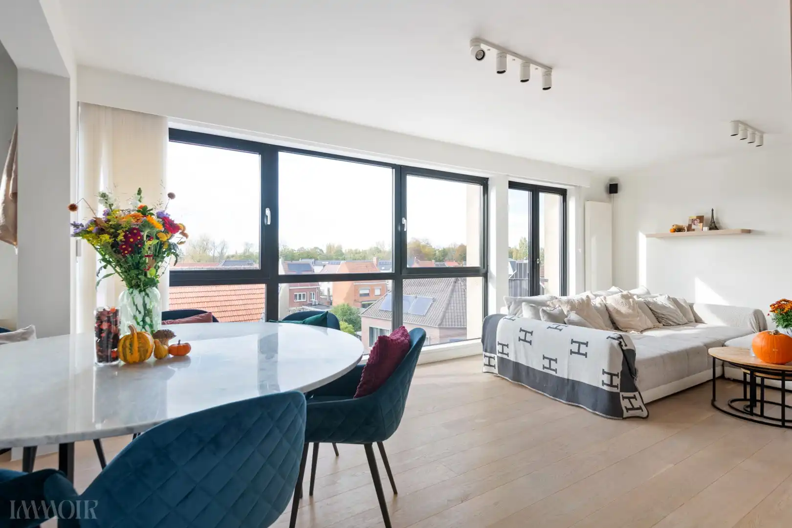 Centraal gelegen en lichtrijk appartement nabij het centrum van Ekeren. foto 4