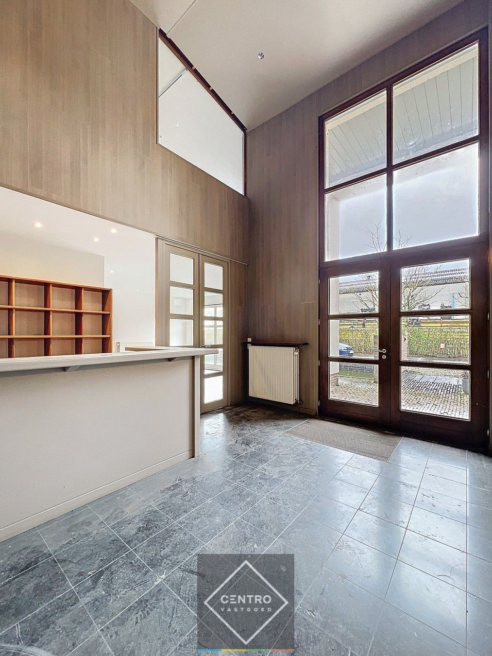 Instapklaar BEDRIJFSGEBOUW bestaande uit een geïsoleerd MAGAZIJN (± 2.935m²) met KANTOORGEBOUW (± 305m²). Ruim verhard buitenterrein én 2 rolbruggen. Op industriezone te Houthulst. foto 28