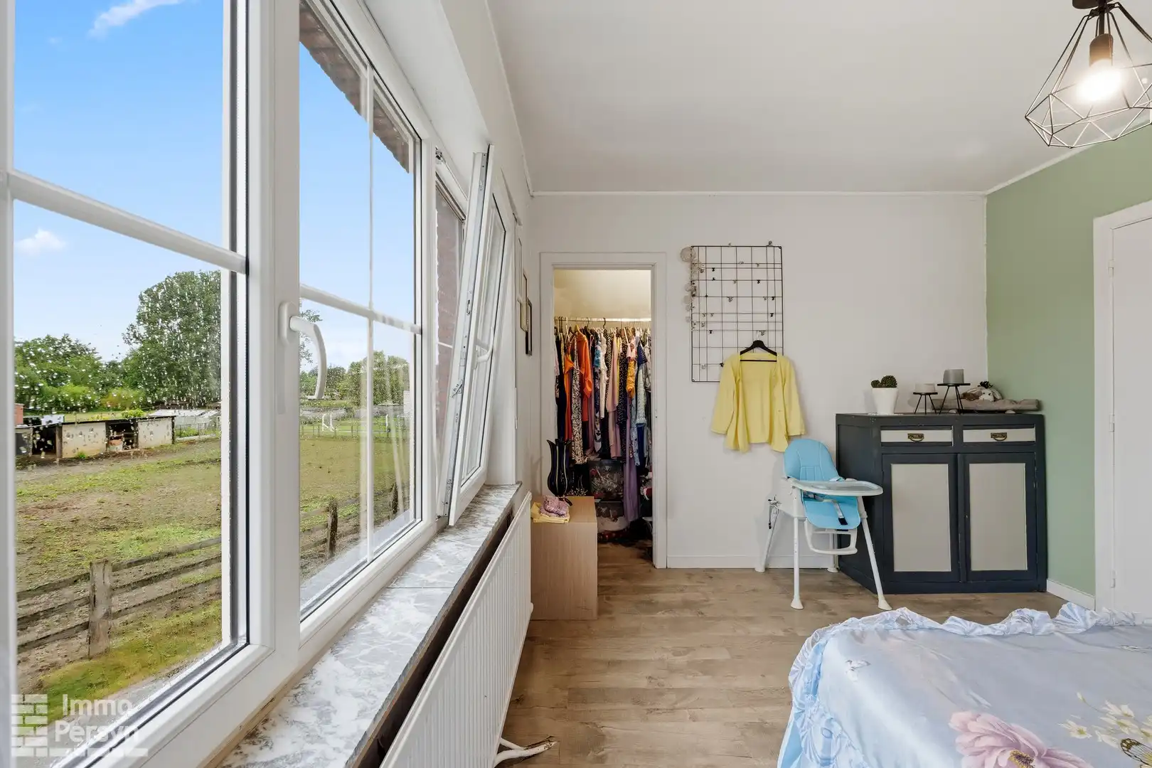 Charmante, gerenoveerde woning met carport en tuin foto 16
