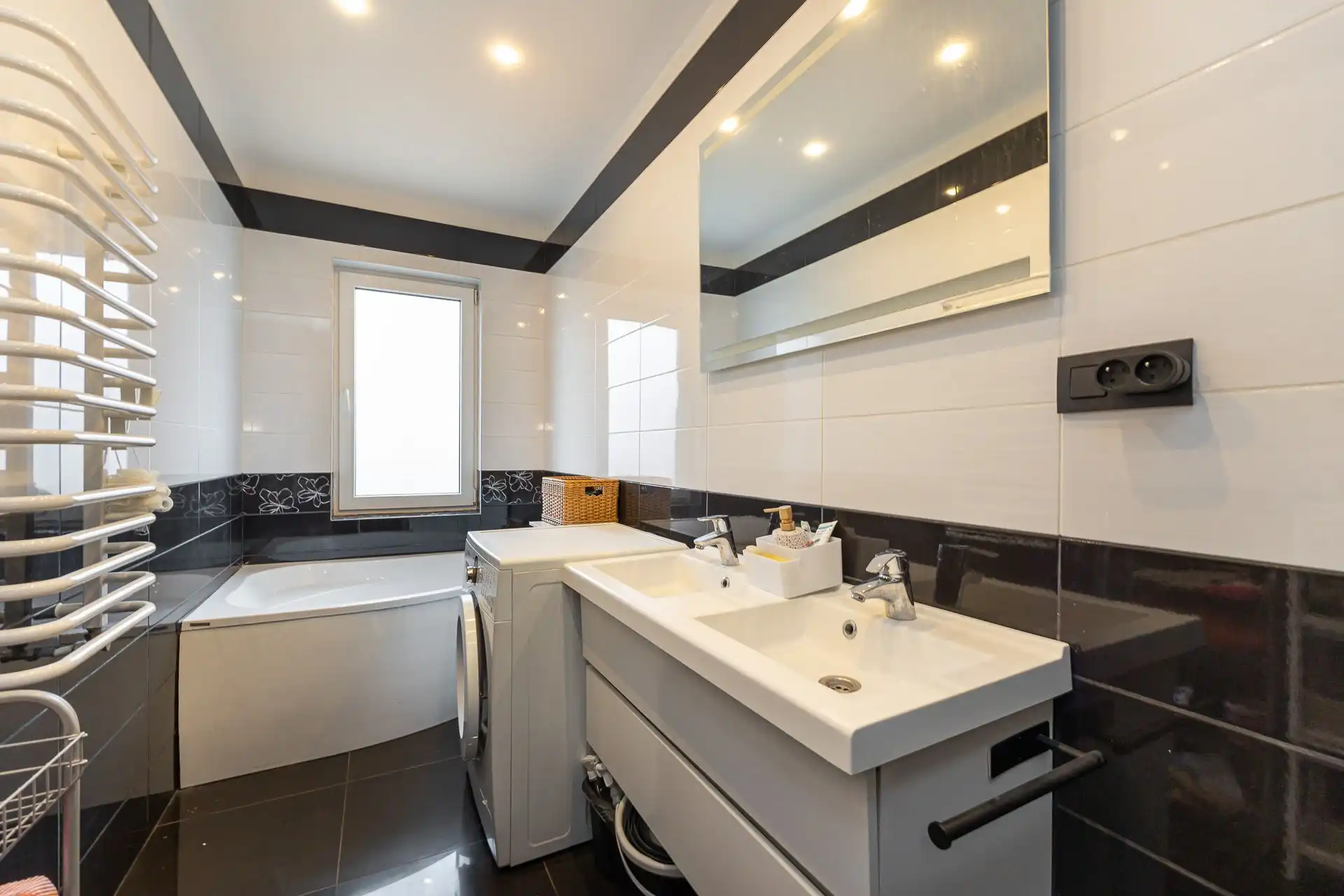 Instapklare gezinswoning met tuin in doodlopende straat! foto 10