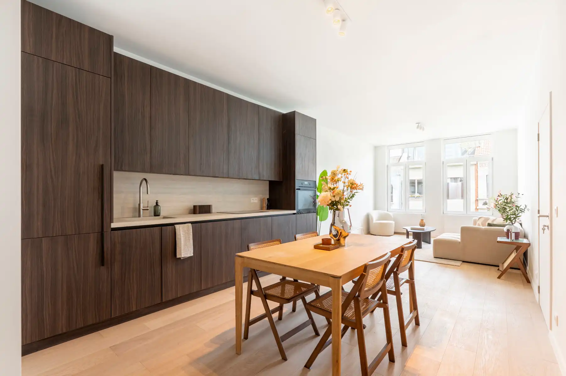Gerenoveerd appartement met privé terras nabij Marnixplaats foto 4