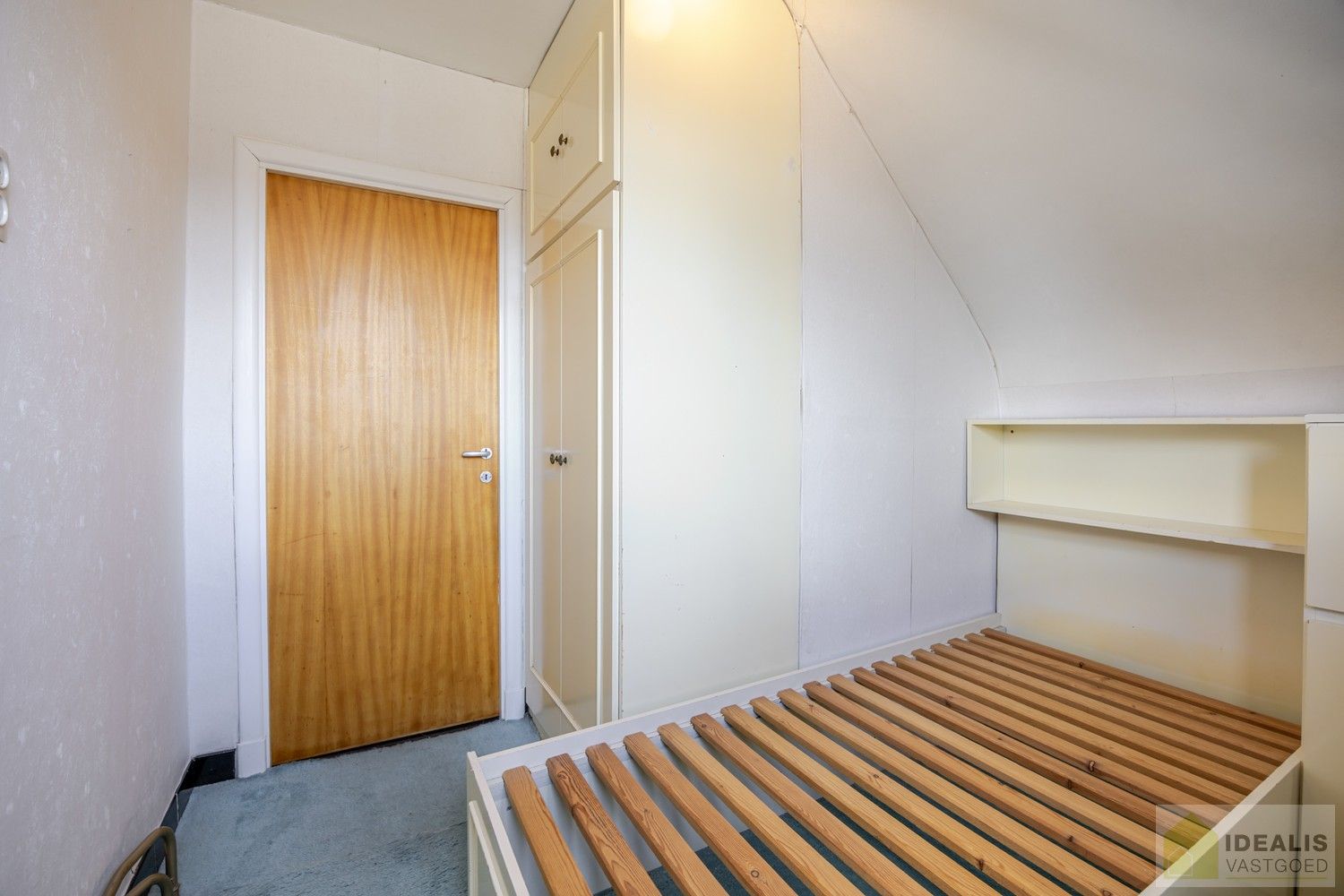 CHARMANTE EN TE RENOVEREN EENGEZINSWONING MET 4 SLAAPKAMERS OP EEN KNAP PERCEEL EN GEGEERDE LOCATIE !! foto 15