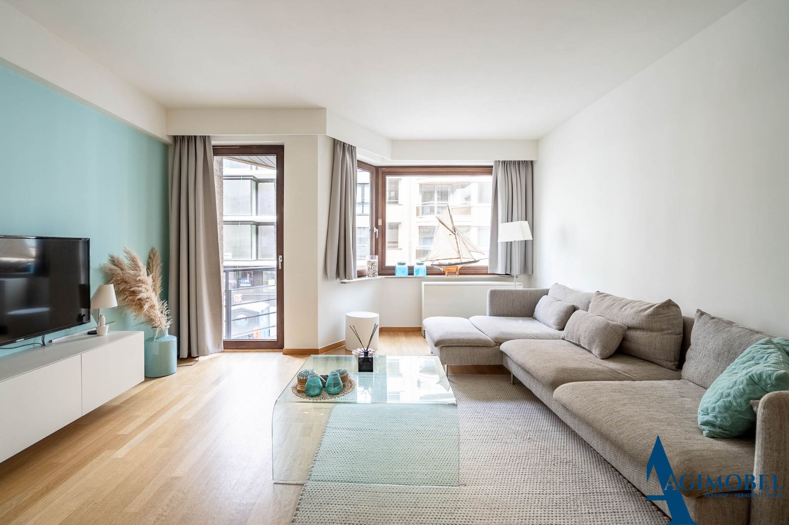 Aangenaam appartement met zijdelings zeezicht op de Parmentierlaan te Knokke foto {{pictureIndex}}