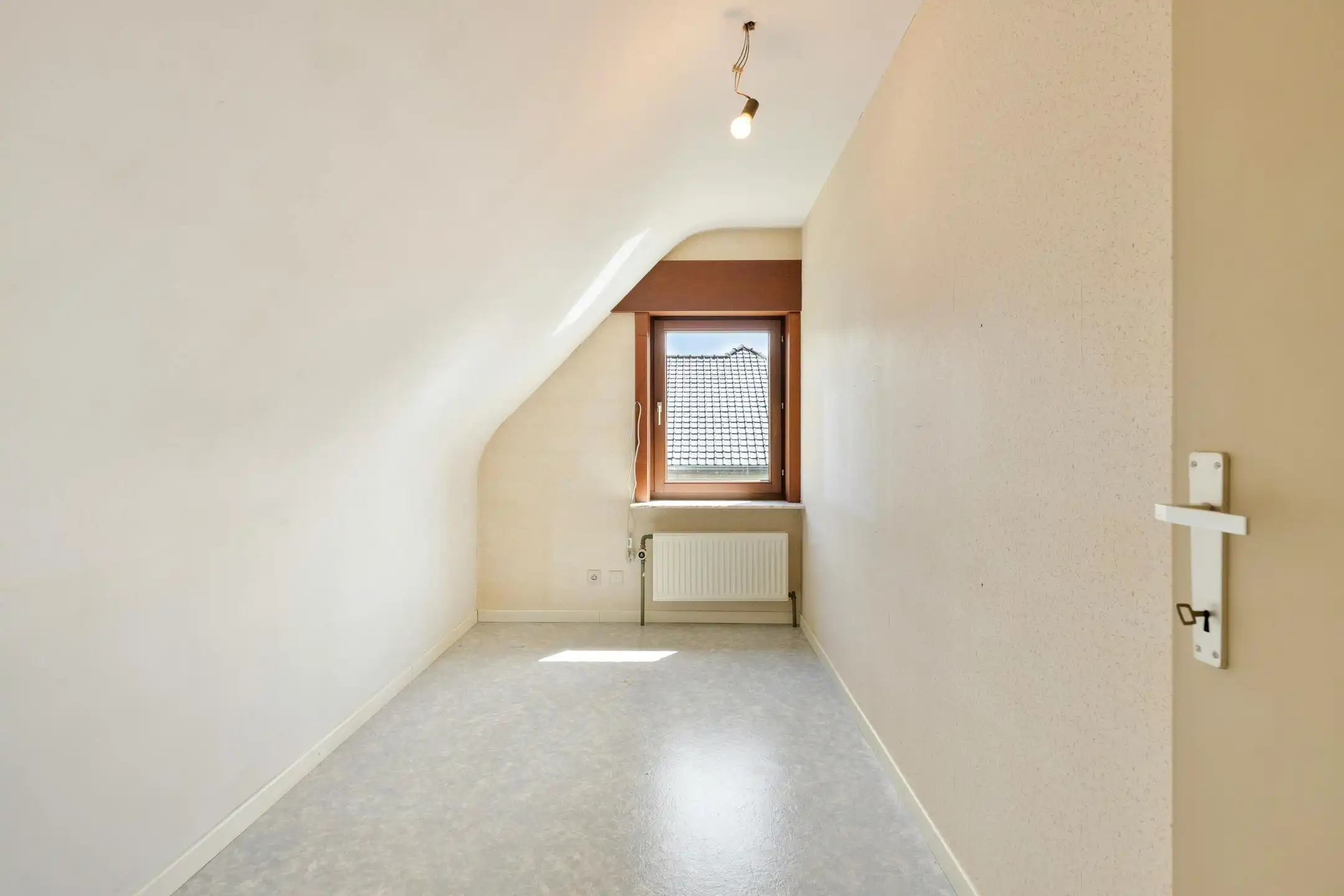 Alleenstaand huis op residentiële locatie te koop in Gullegem foto 10
