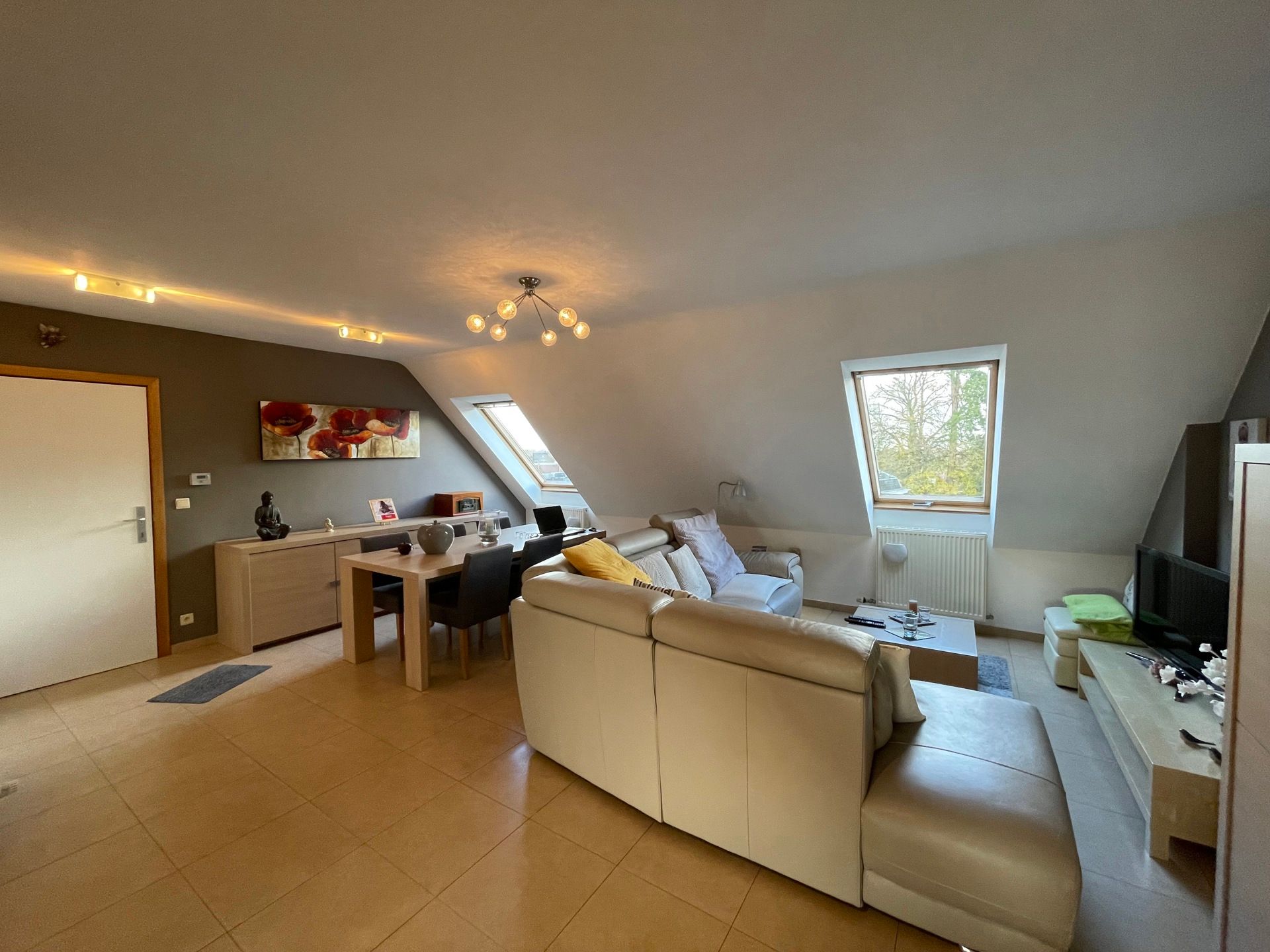 LEDE - Ruim, lichtrijk duplexappartement vlakbij de dorpskern. foto 3