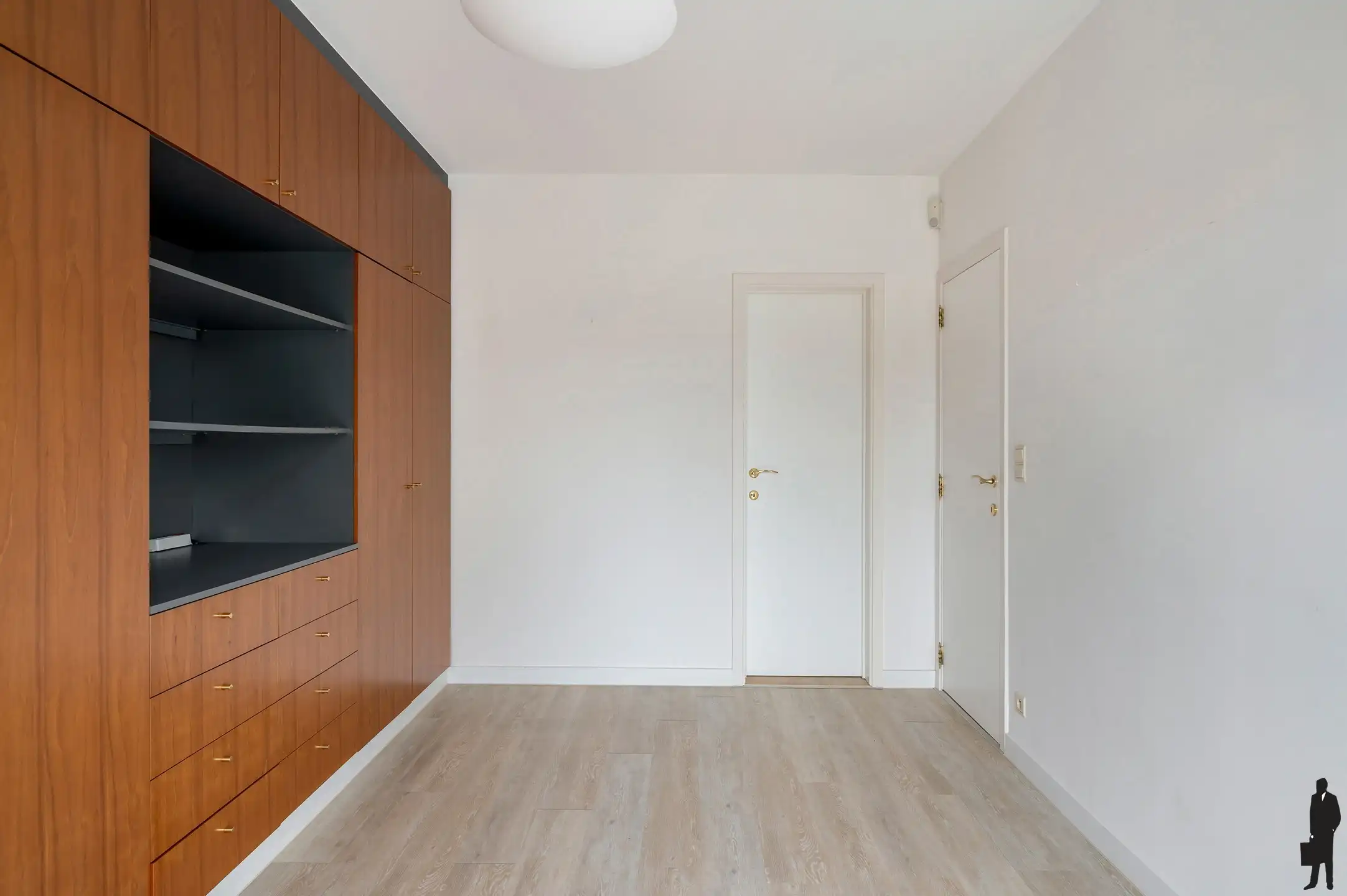 Ruim villa-appartement met 4 slaapkamers & garage foto 12