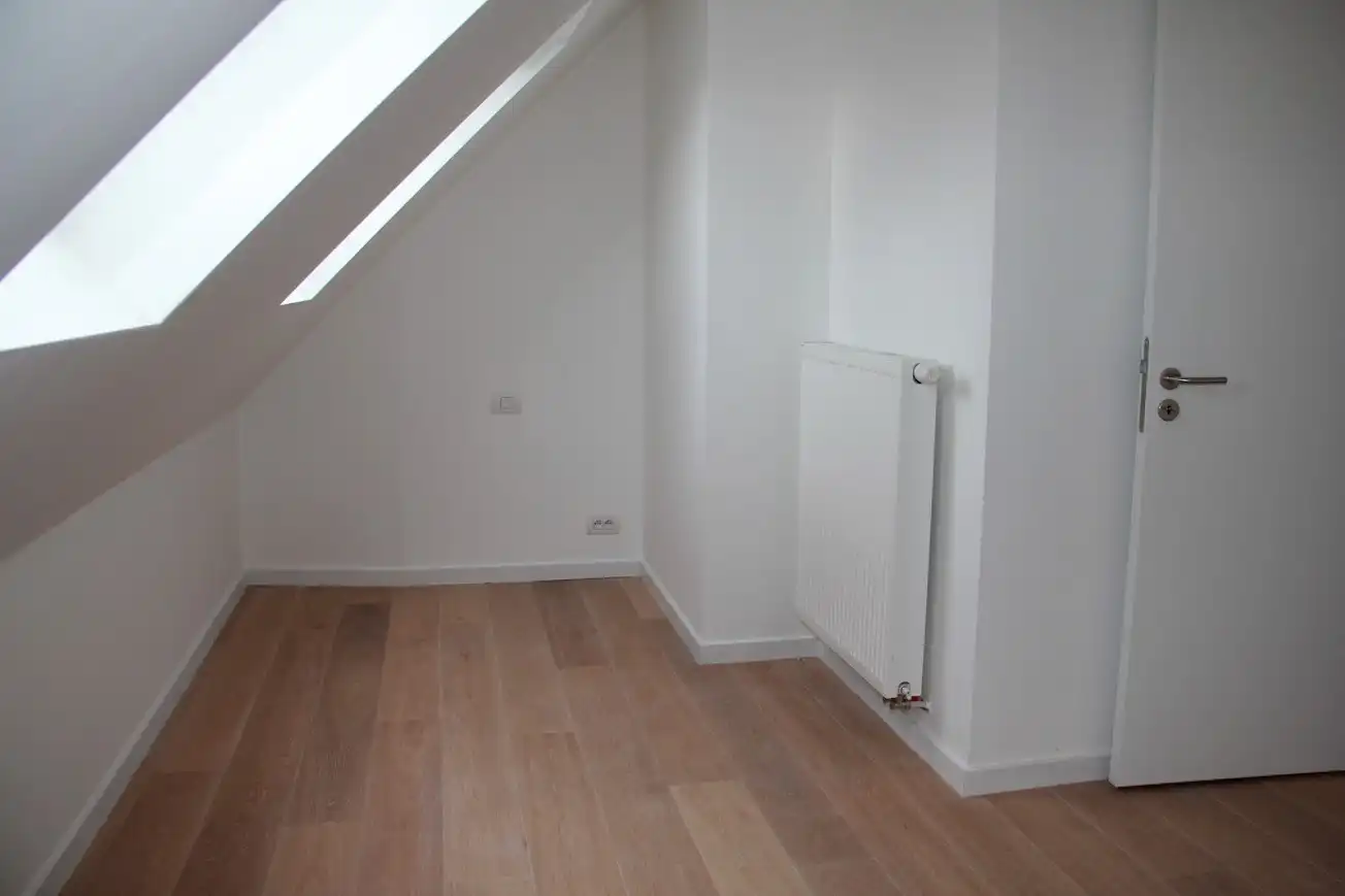 Lichtrijk duplex-appartement te huur in centrum Deinze foto 8