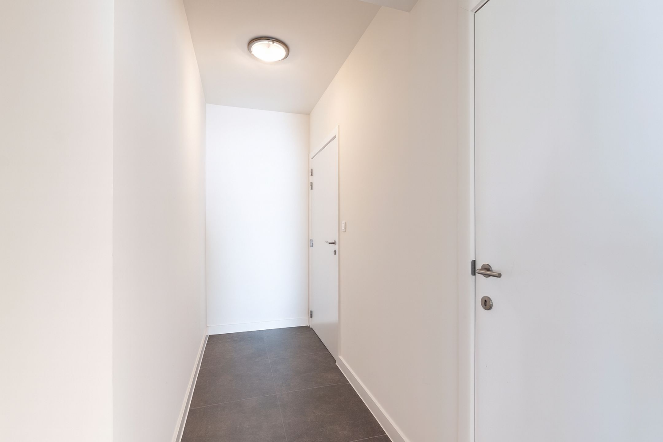 Centraal gelegen, recent appartement van 100m² met 2 slpks foto 7