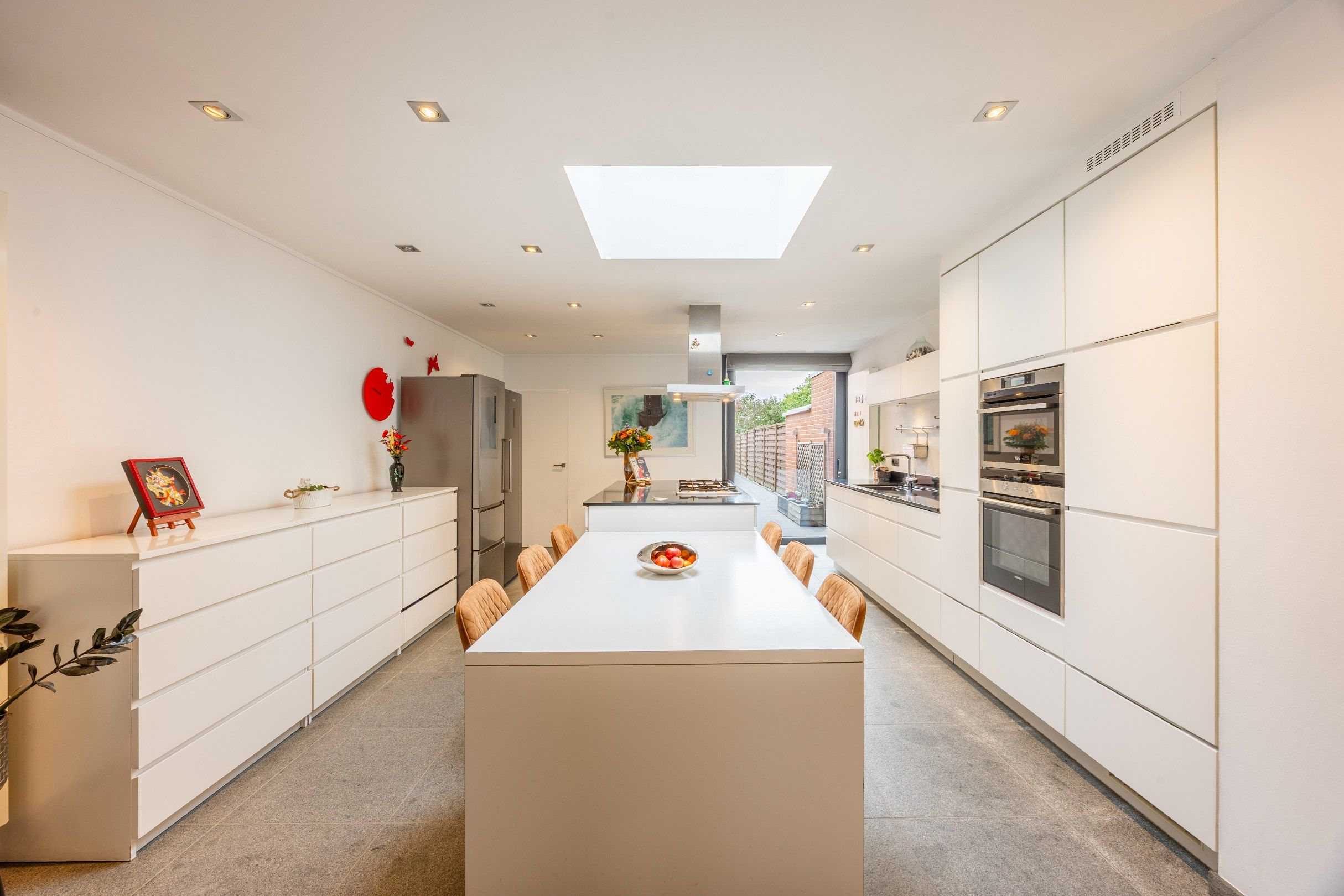 GERENOVEERDE WONING MET TUIN EN UITWEG foto 3
