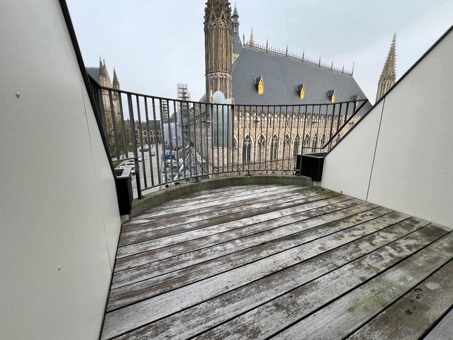 Luxe-appartement met fantastisch zicht en 3 terrassen in hartje Ieper foto 11