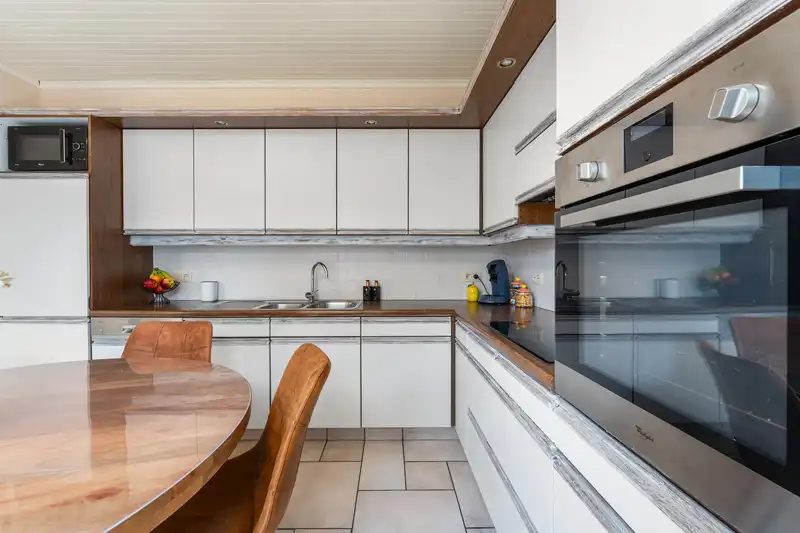 Instapklare gezinswoning met 4 slaapkamers en dubbele garage foto 12