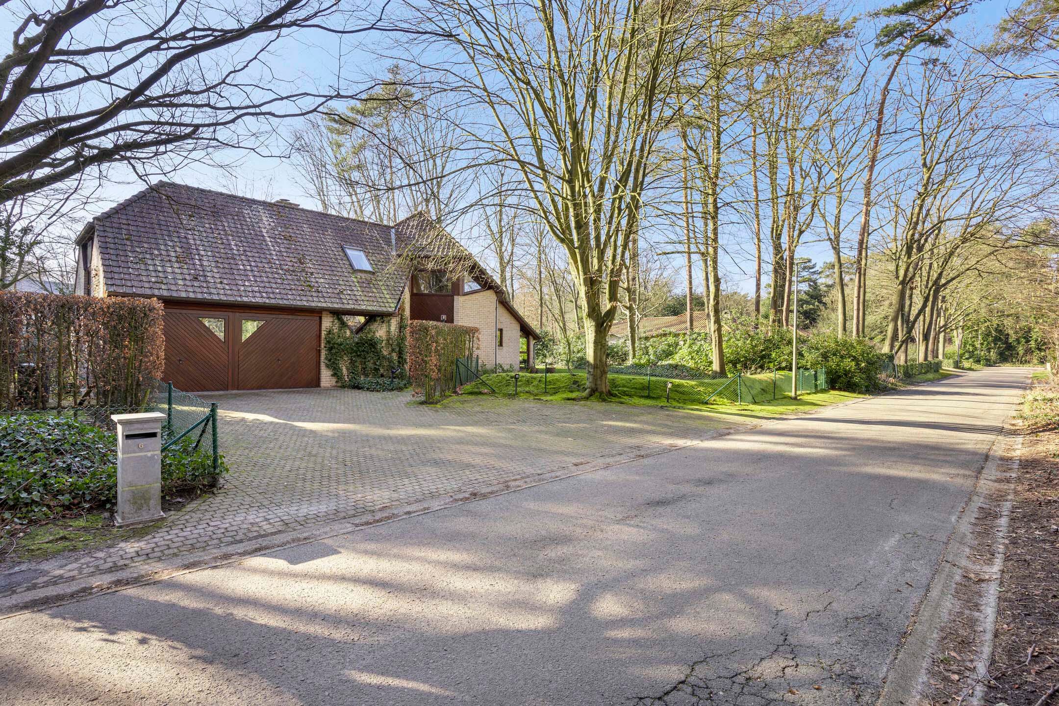 Ruime, instapklare villa op een perceel van 27 are foto {{pictureIndex}}