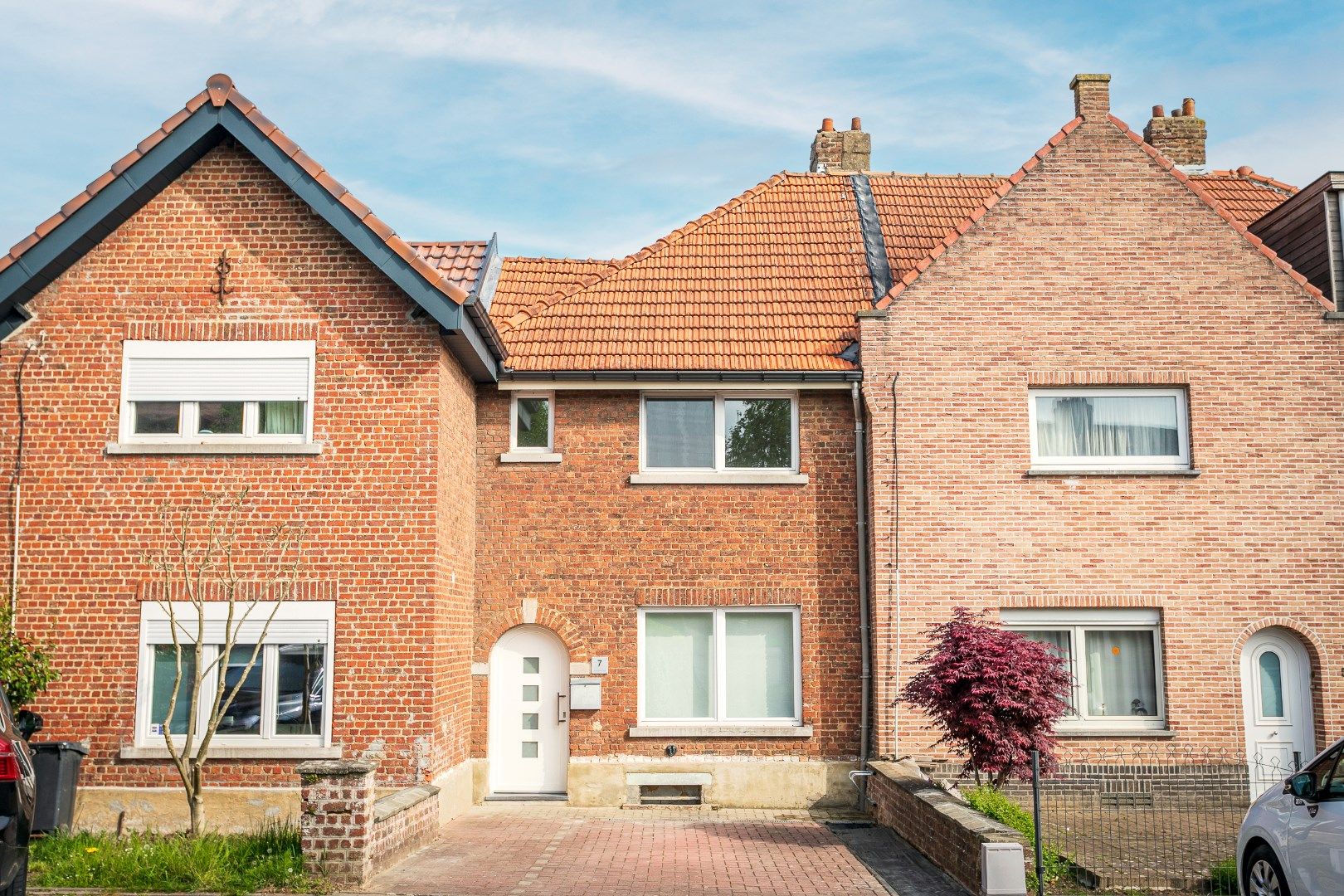 Instapklare woning te koop met 3 slpks, tuin en autostaanpl. foto {{pictureIndex}}