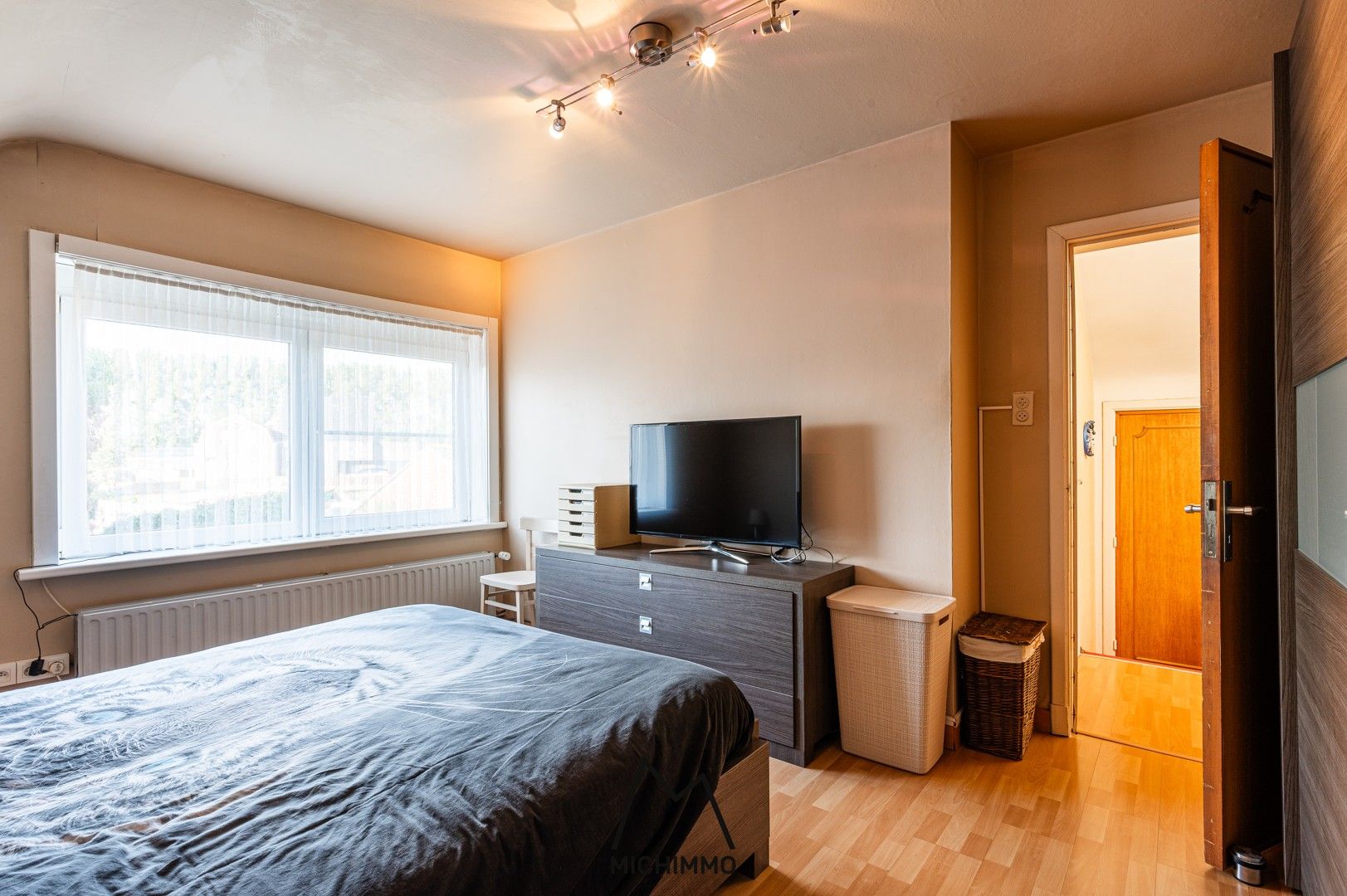 Open bebouwing met drie slaapkamers, grote tuin en EPC C (240 kWh) foto 22