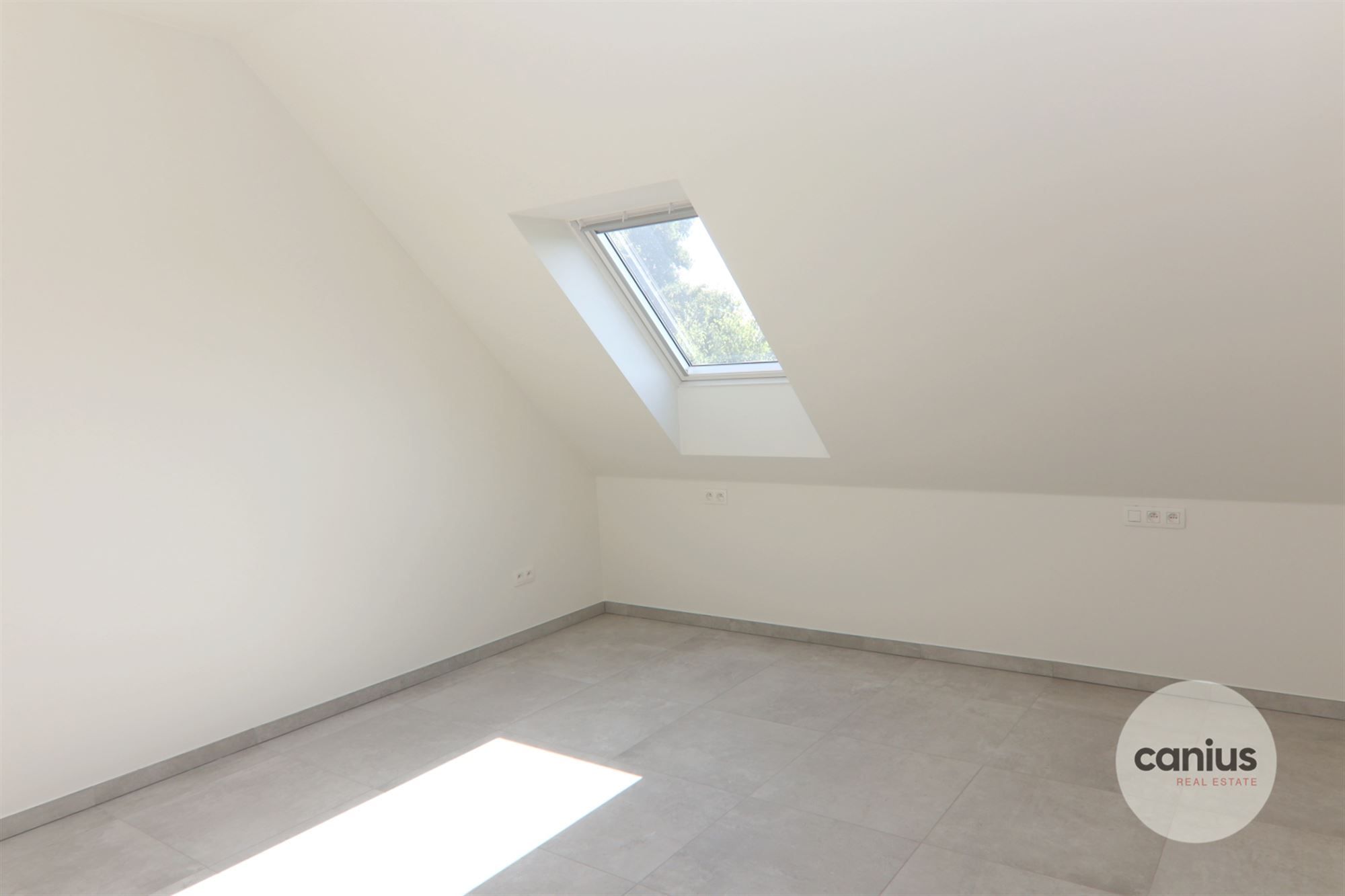 RUSTIG GELEGEN WONING MET 4 SLKS NABIJ HET STADSCENRUM foto 13