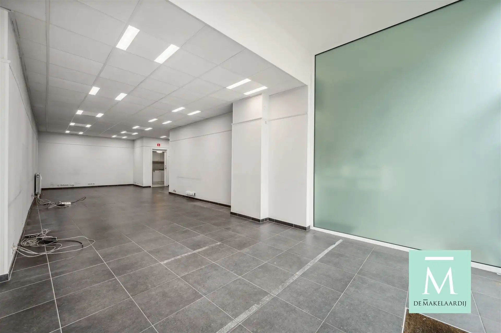 Kantoor/Winkel  te huur gelegen in het hartje van Mechelen foto 4