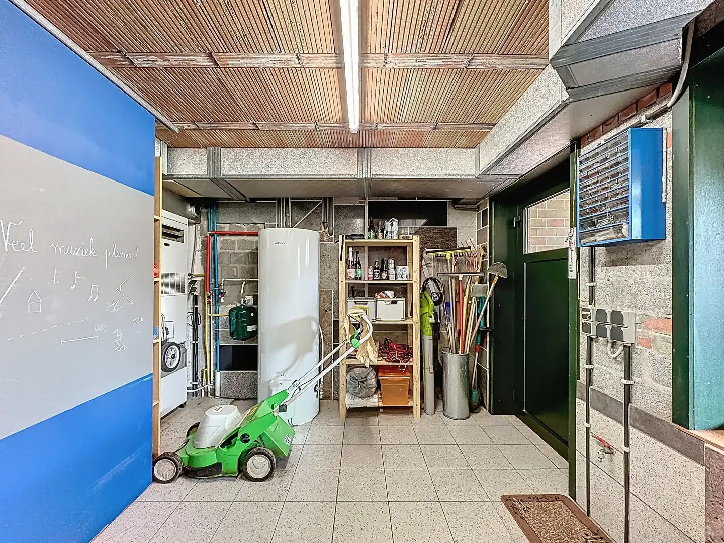 Zeer ruime villa met 4 slaapkamers, grote tuin  (869m²) en volledig onderkelderd. foto 17