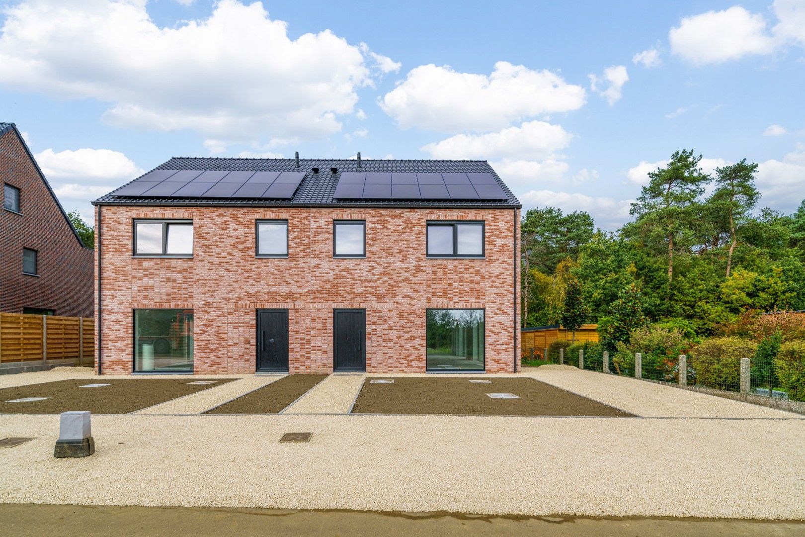 Nieuwbouw lage energie-woning vlak bij een bos in zeer rustige straat foto 5