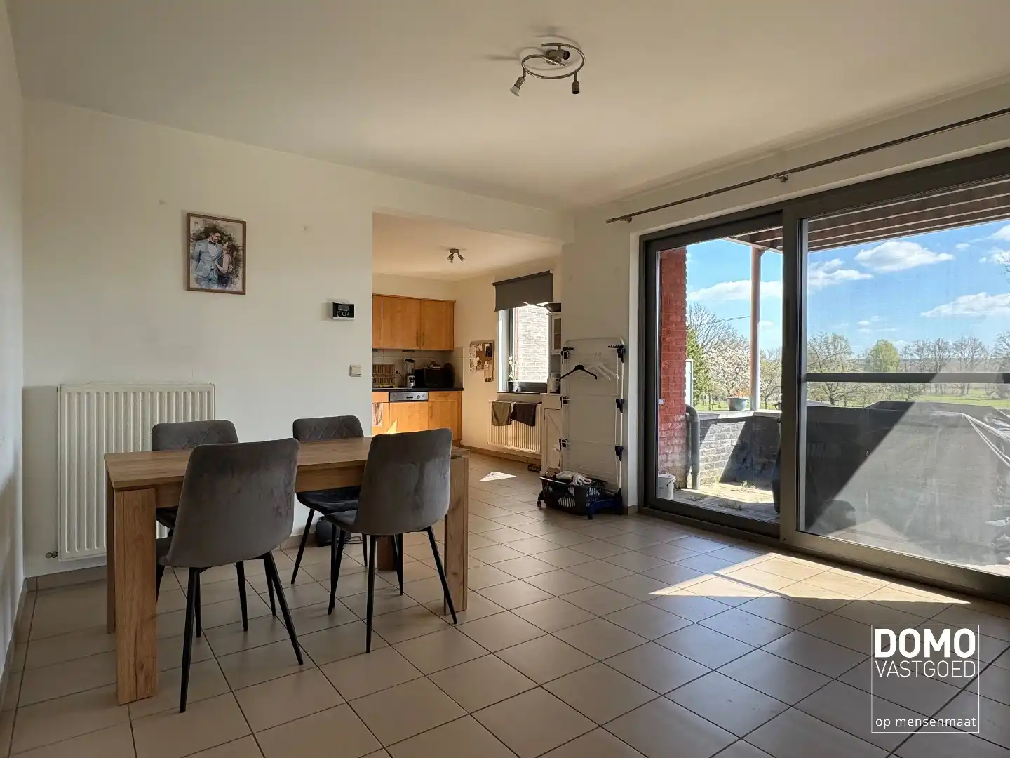 RUIM GELIJKVLOERS APPARTEMENT MET 2 SLAAPKAMERS IN HET CENTRUM VAN MELDERT foto 3