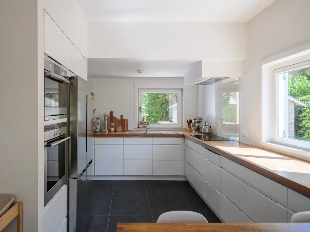 Karaktervolle en vrijstaande gezinswoning, gelegen op een gunstig perceel van ca. 930 m² foto 8