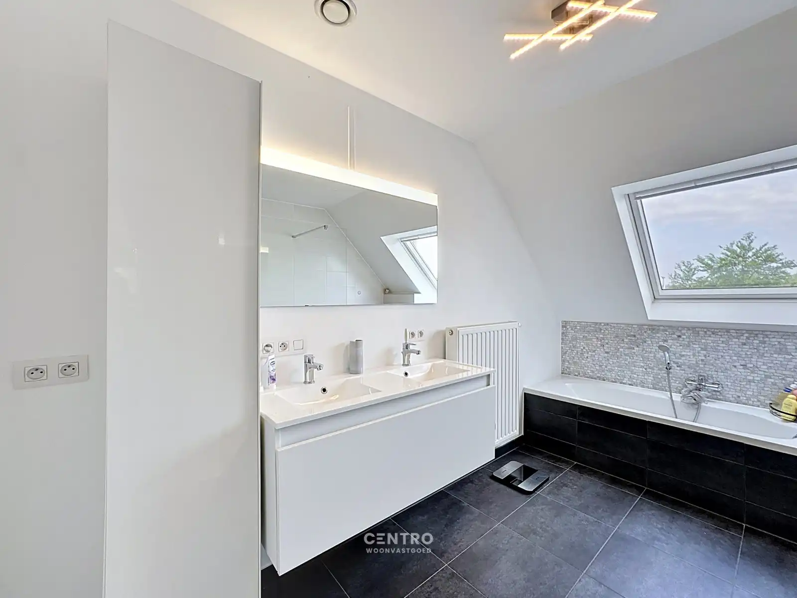 Instapklaar RUIM appartement met 3 RUIME slpks +  ruim ZUDgericht terras! foto 6