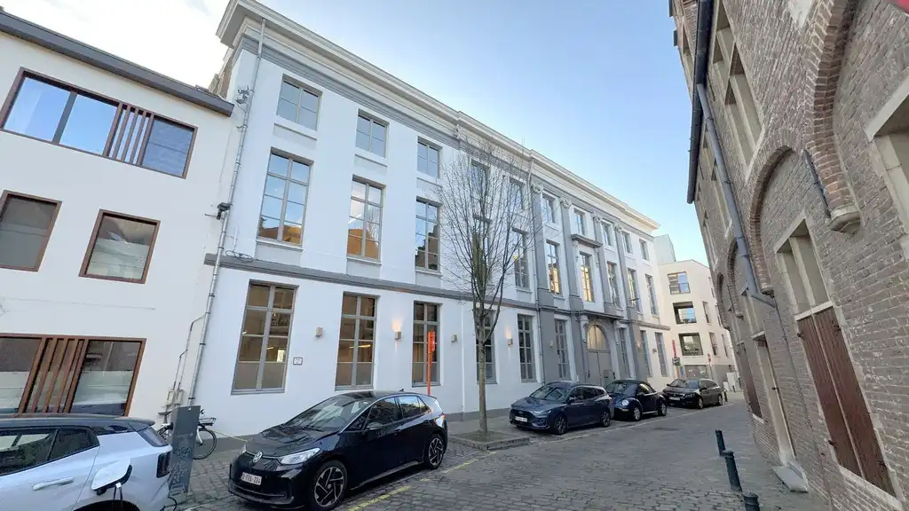 Charmante kantoren te huur in het Gildepand te Gent-centrum foto {{pictureIndex}}