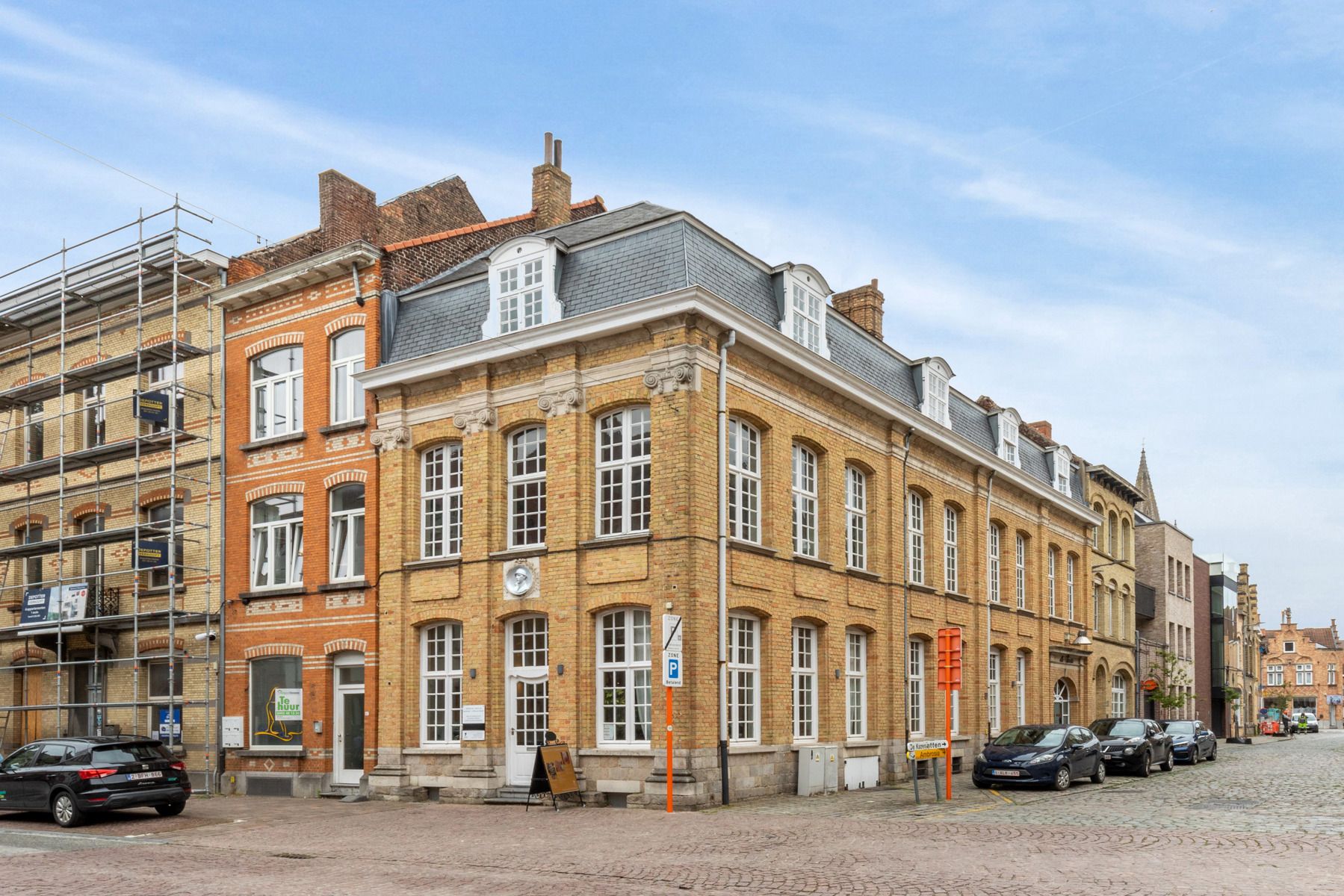 Historisch herenhuis in het hartje van Ieper foto 3