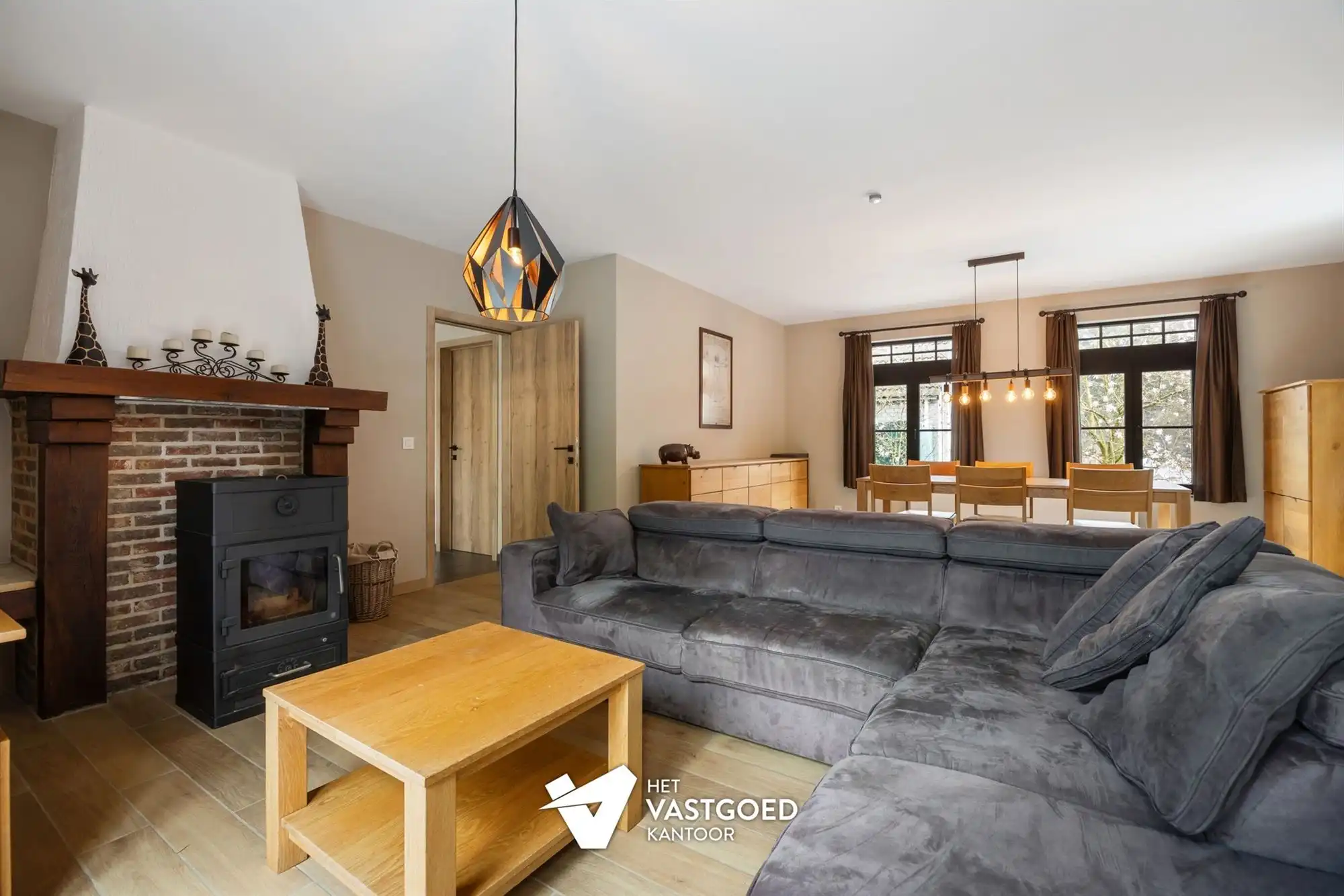 PERFECT ONDERHOUDEN WONING MET 6 SLAAPKAMERS EN WERKHUIS/GARAGE IN GROENE OMGEVING TE VIVERSEL foto 5