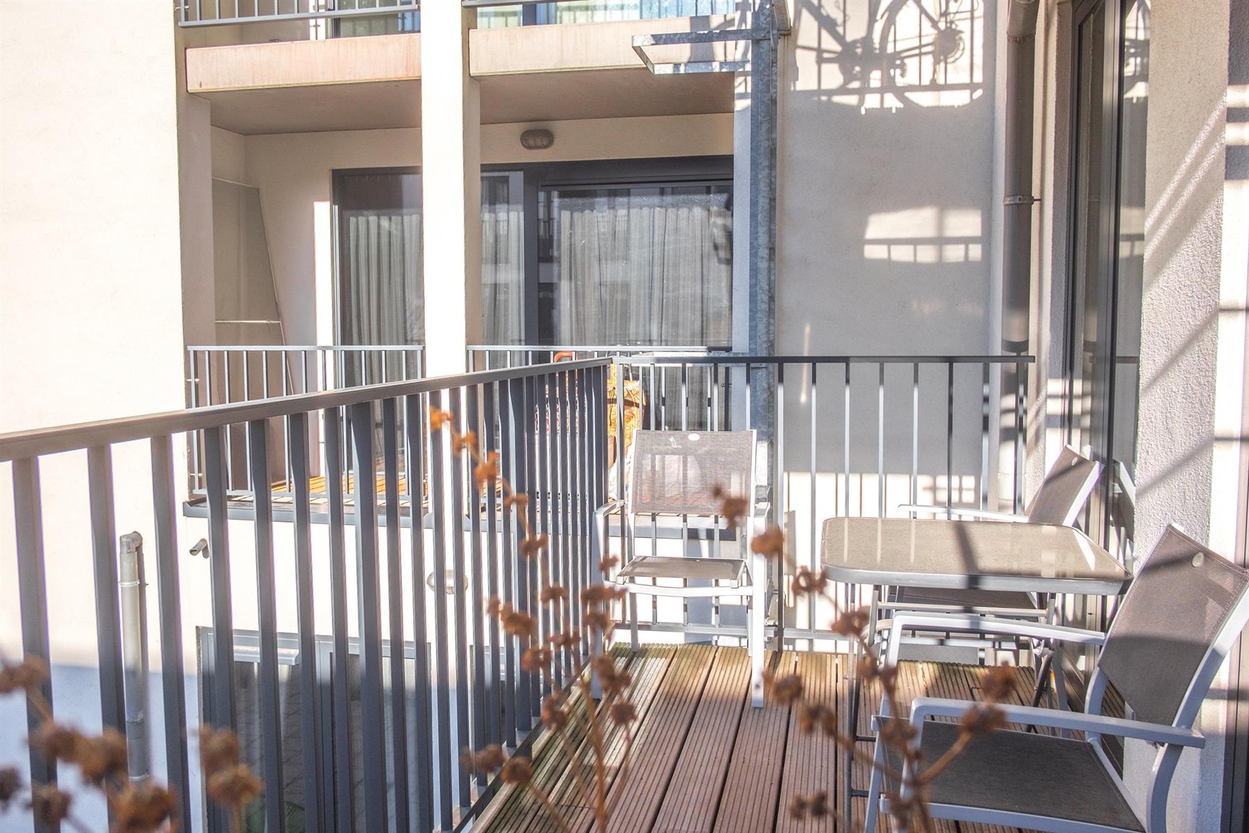 Modern 2-slaapkamer appartement met terras foto 7