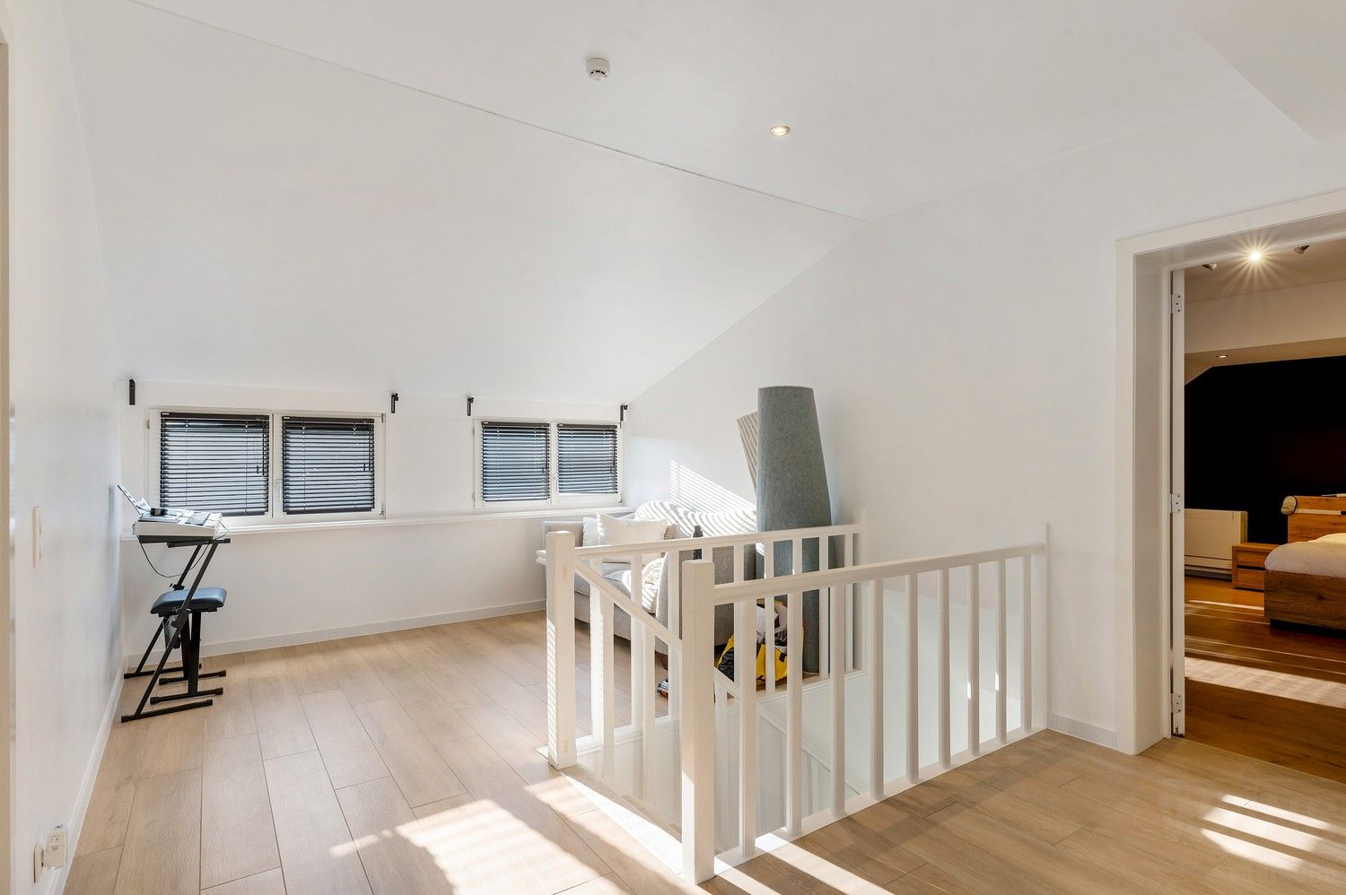 Prachtige en ruime villa met mogelijk zes slaapkamers gelegen op een toplocatie. foto 24