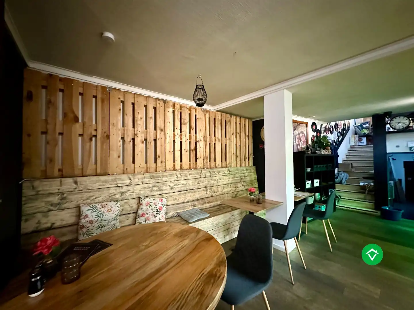 Café “Foelard” - centraal gelegen handelszaak op de Markt van Torhout foto 7