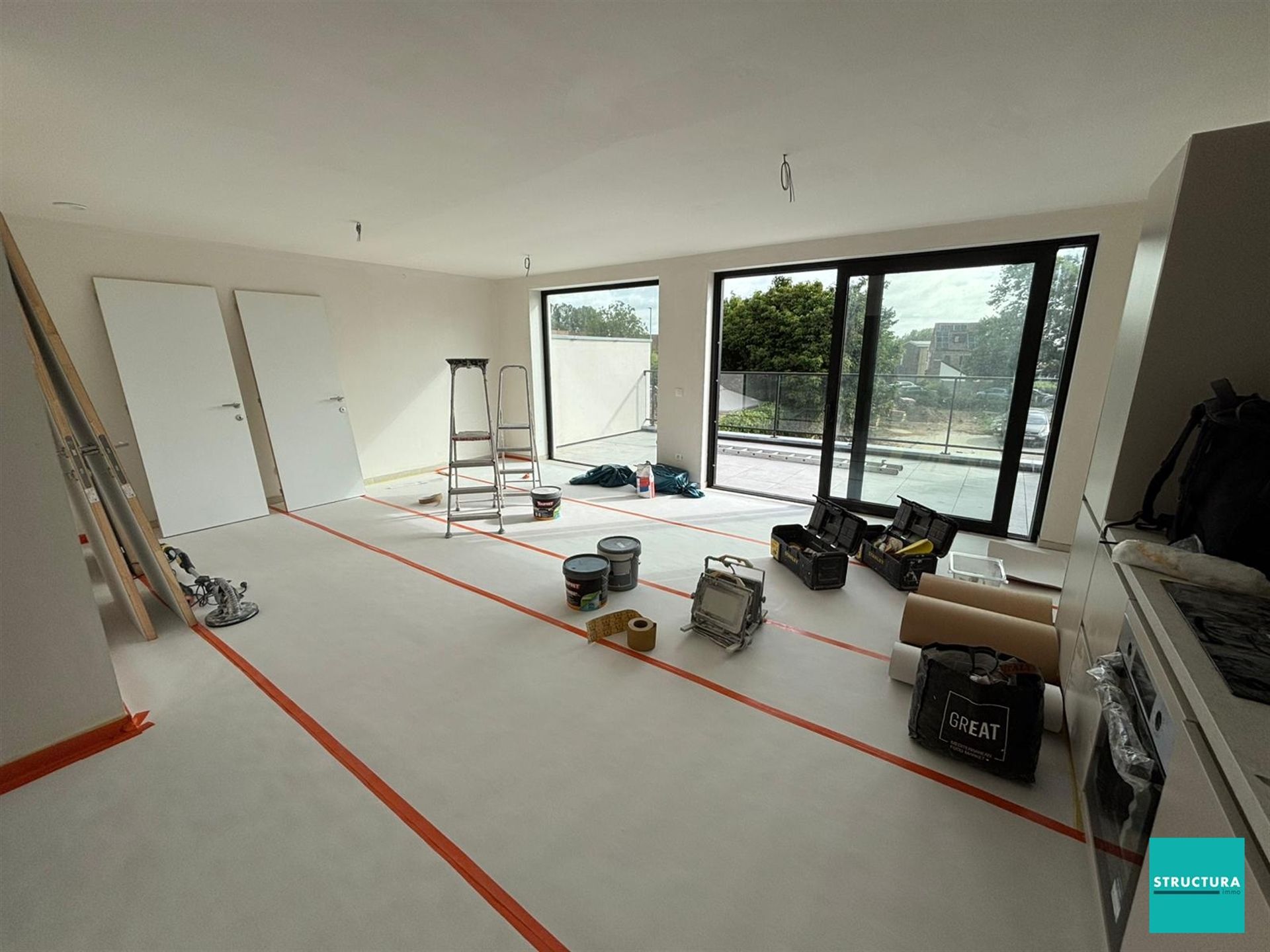 Appartement met 2 slaapkamers en 2 staanplaatsen in centrum Merchtem foto 5