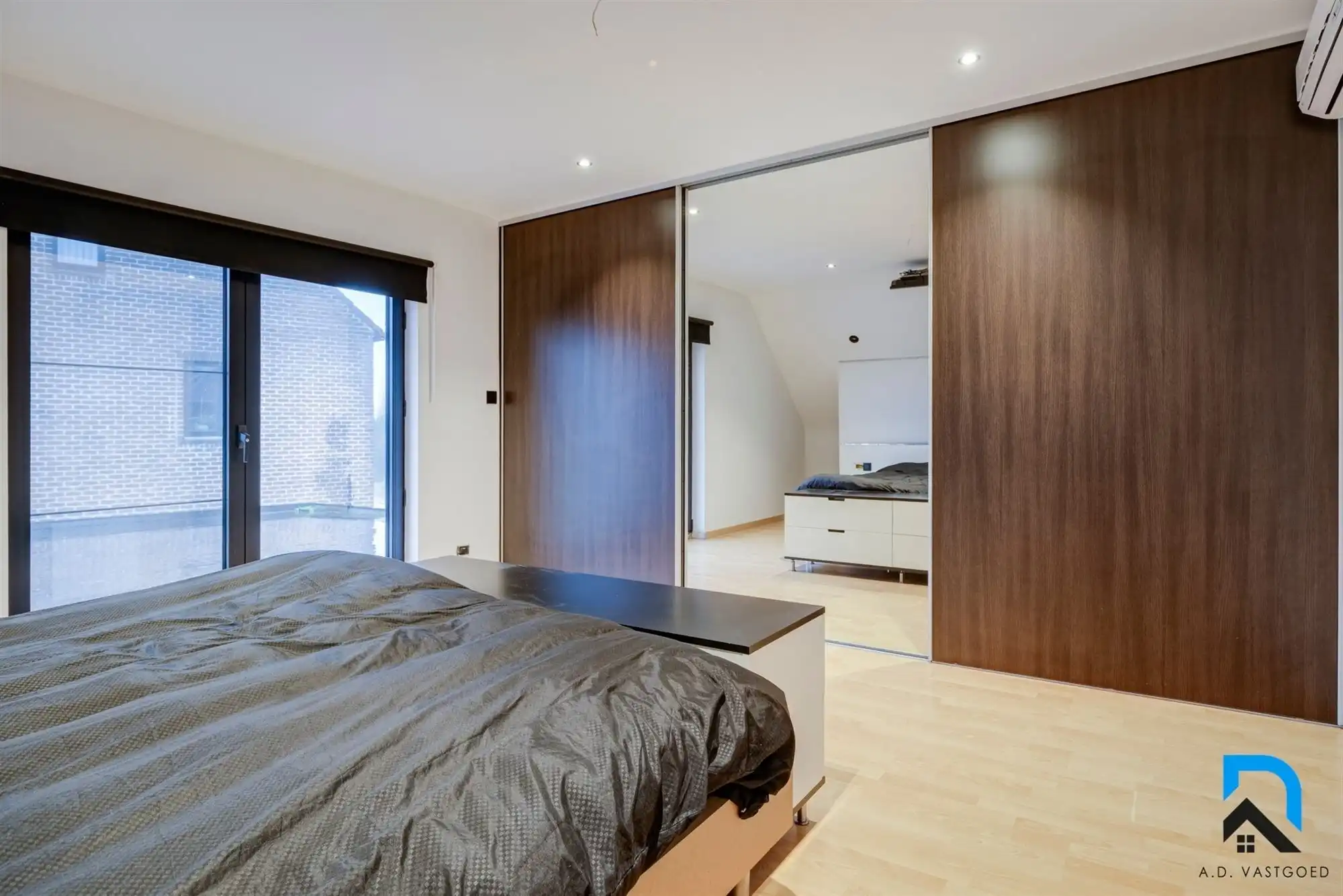 Ruime woning met prachtige tuin foto 23