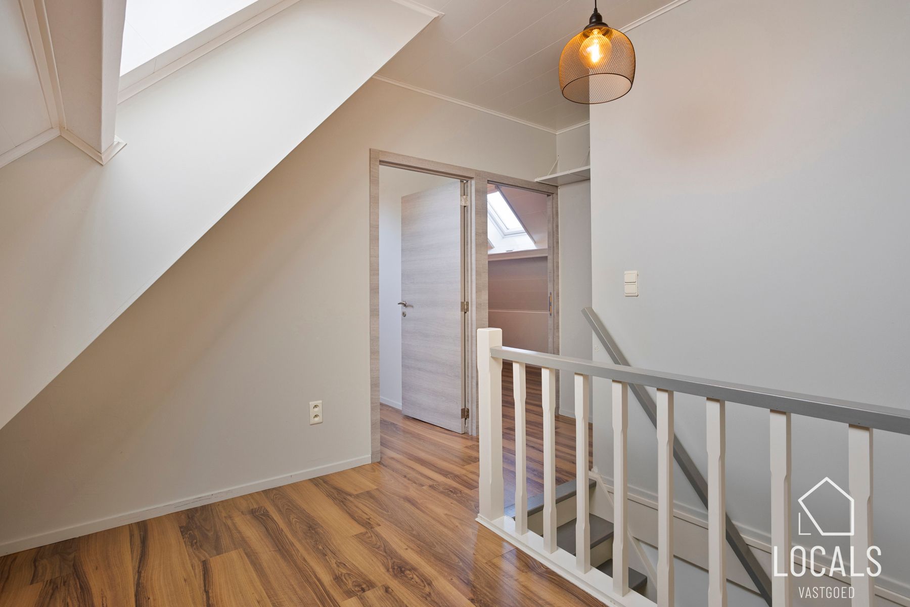 Volledig gerenoveerde halfopen bebouwing in Denderhoutem foto 11